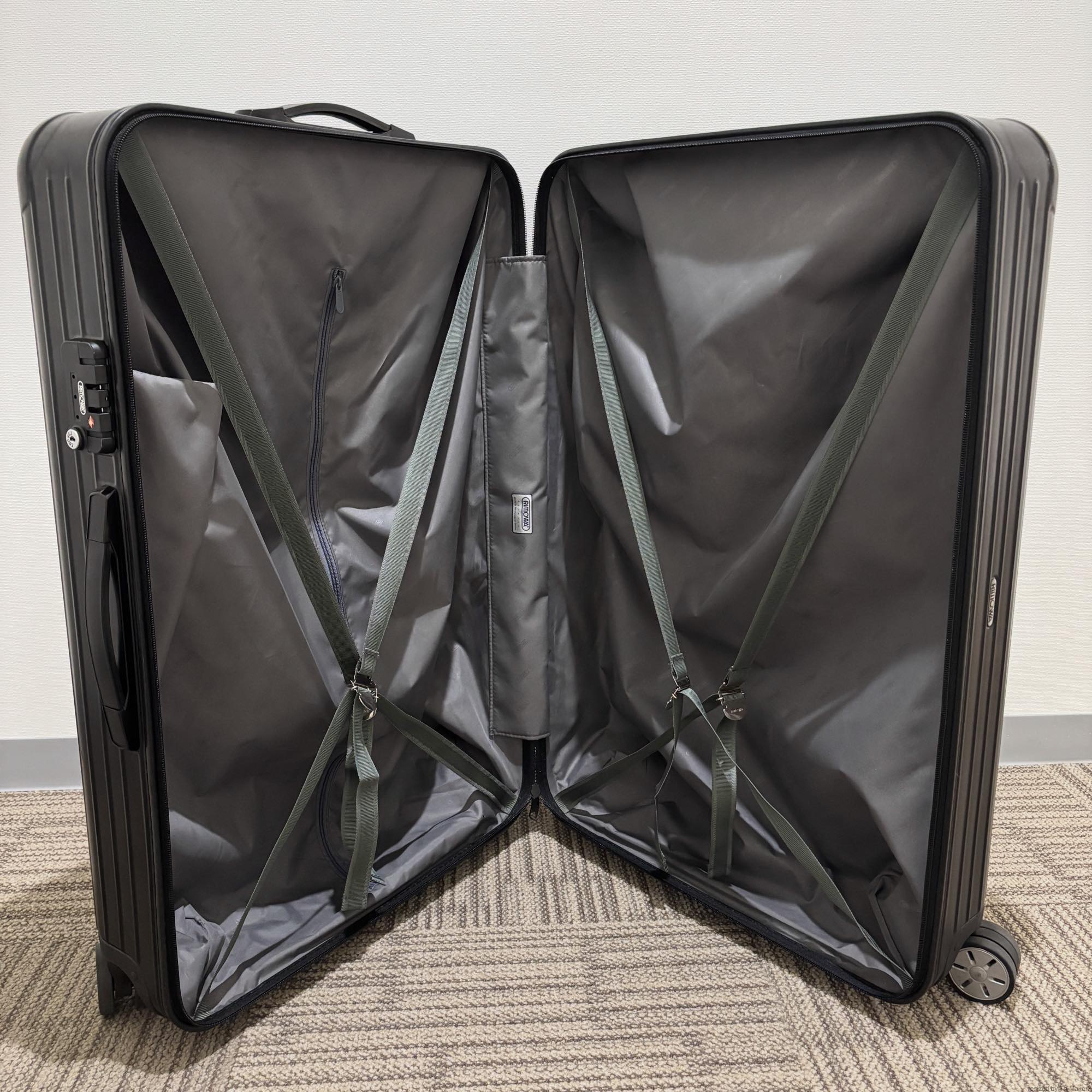 リモワ　エッセンシャル(サルサ)　871.77-12　107リットル　中古商品　4輪