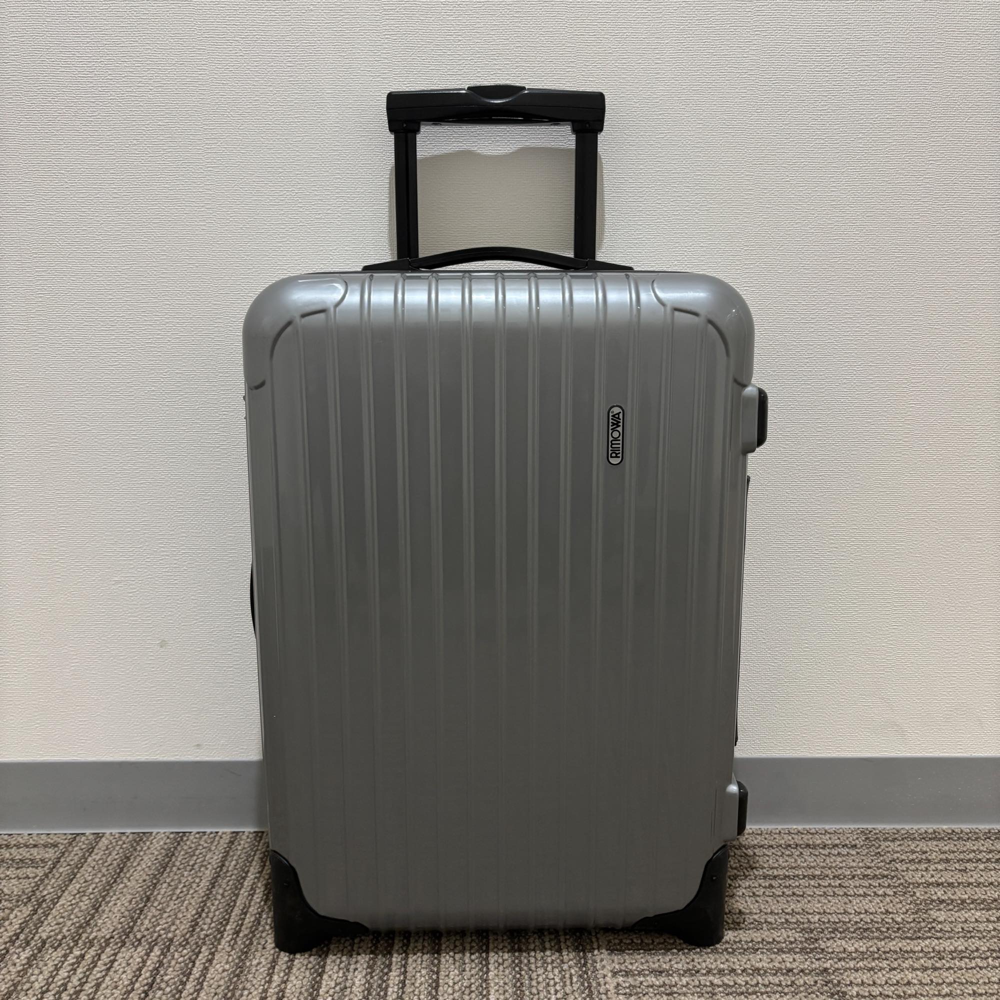 リモワ　エッセンシャル(サルサ)　中古商品　856.52-13　35リットル　2輪