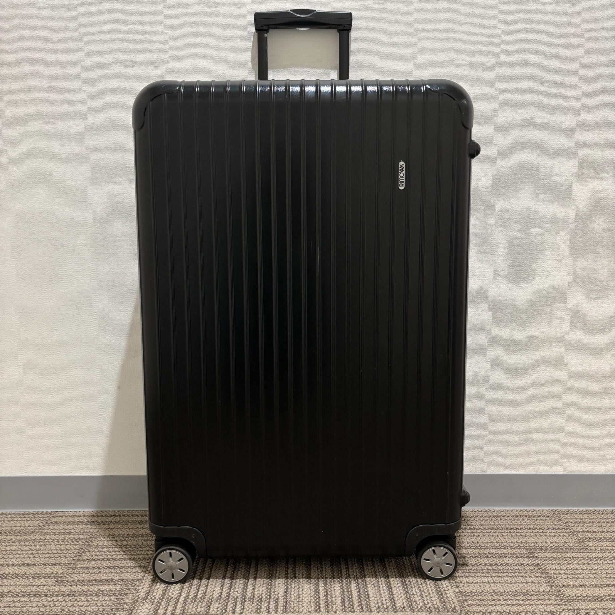 リモワ　エッセンシャル(サルサ)　871.77-13　107リットル　中古美品　4輪