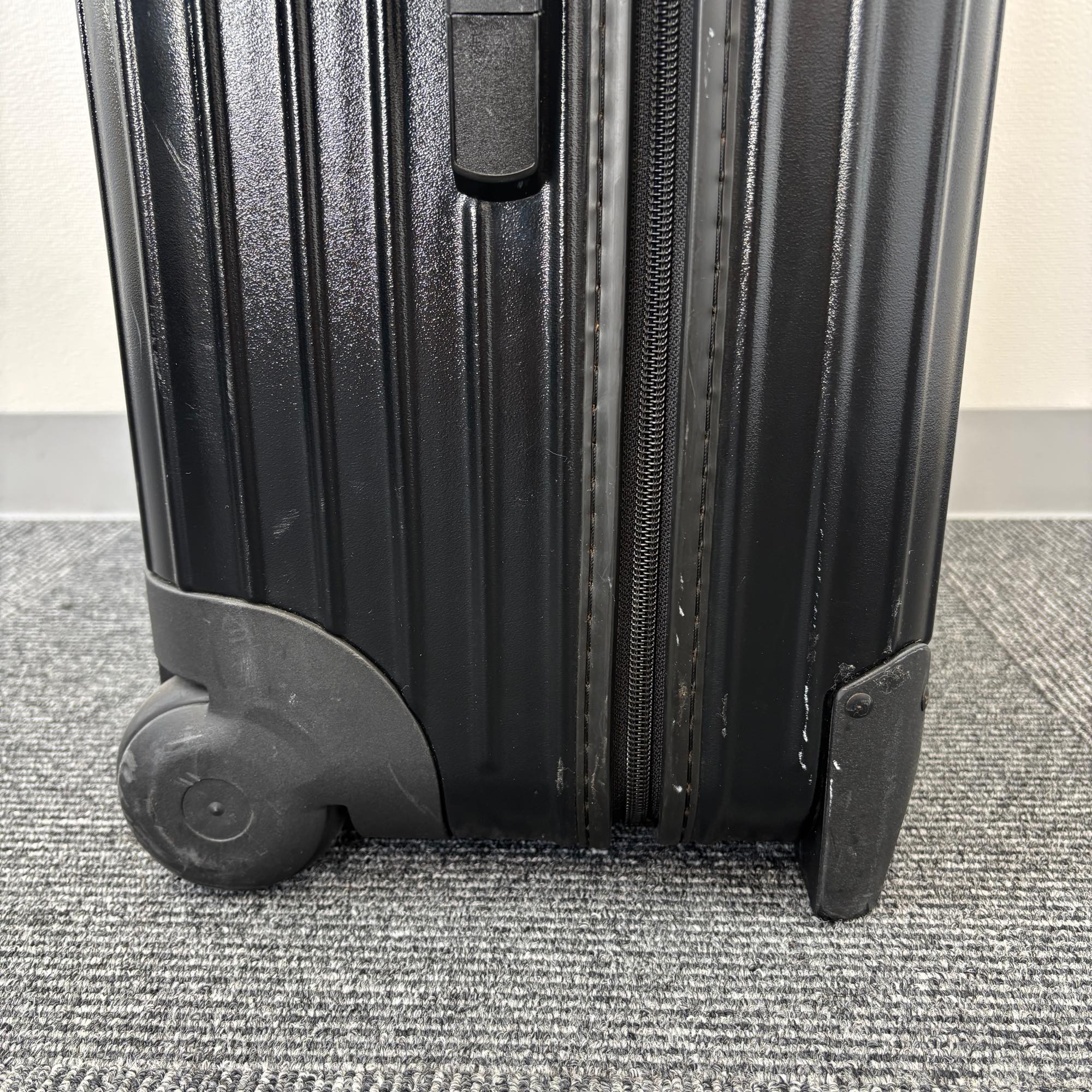 リモワ　サルサ (エッセンシャル)　851.63-15　中古美品　63リットル　2輪