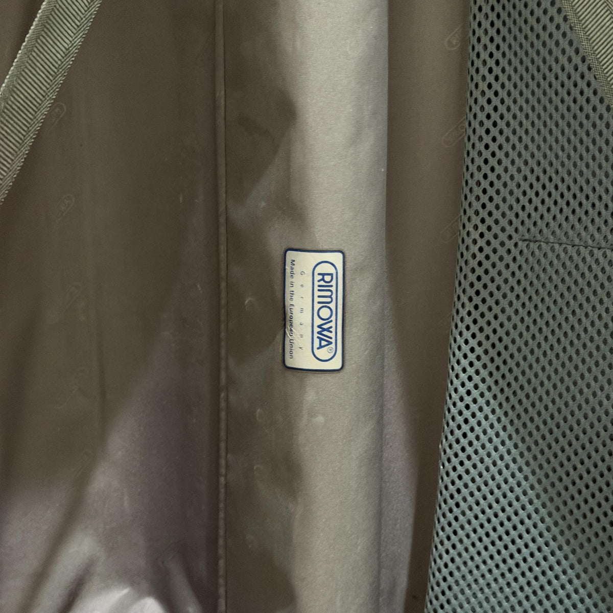 リモワ　エッセンシャル(サルサ)　中古美品　856.52-15　35リットル　2輪