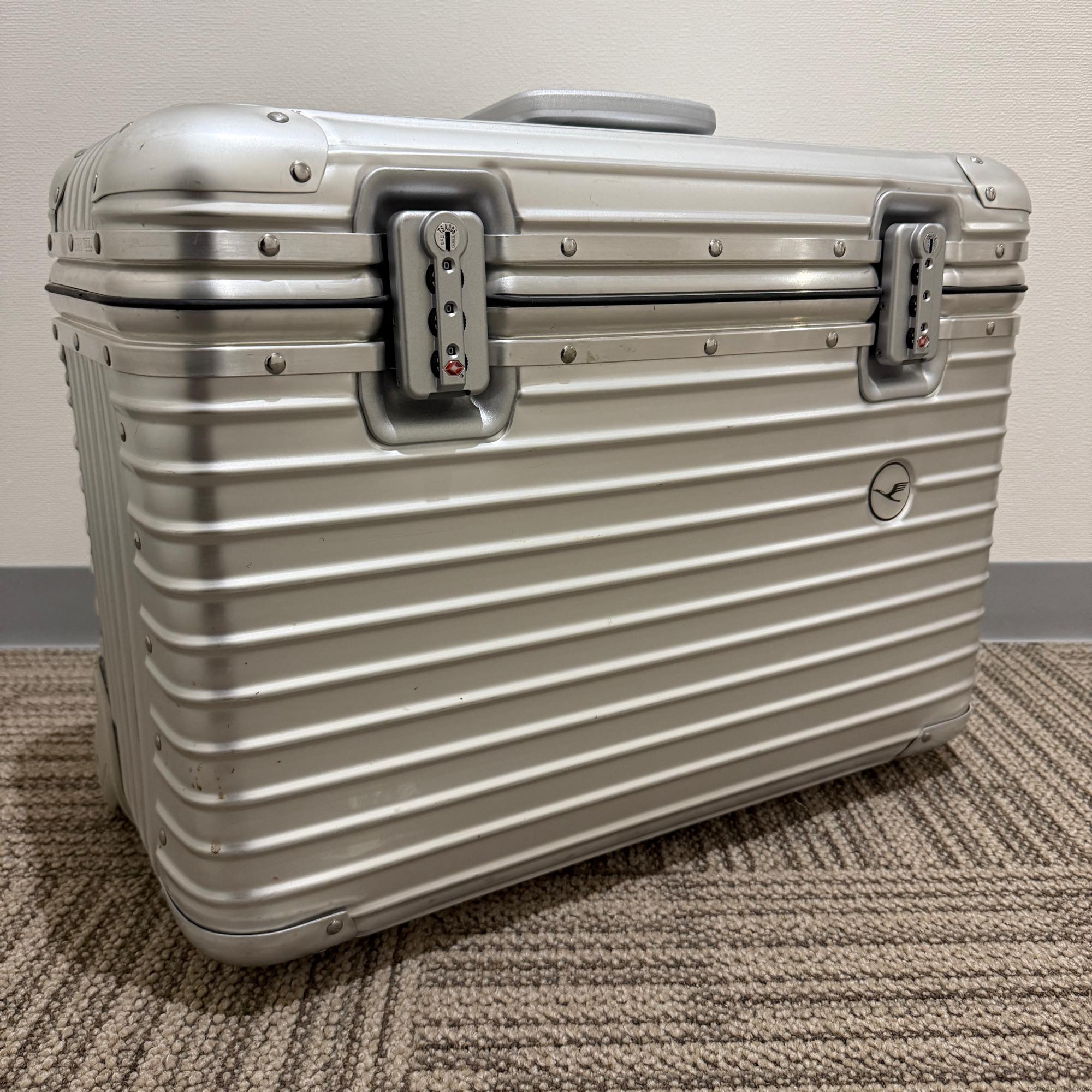 ルフトハンザ　リモワ　パイロット　1730308　中古美品　46リットル　2輪