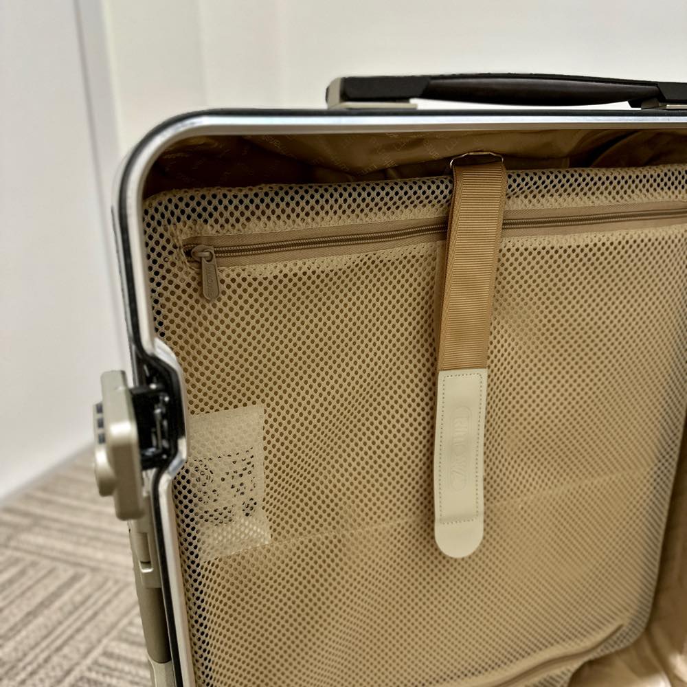 ルフトハンザ　リモワ　エレガンス　1732955　49リットル　中古商品　4輪