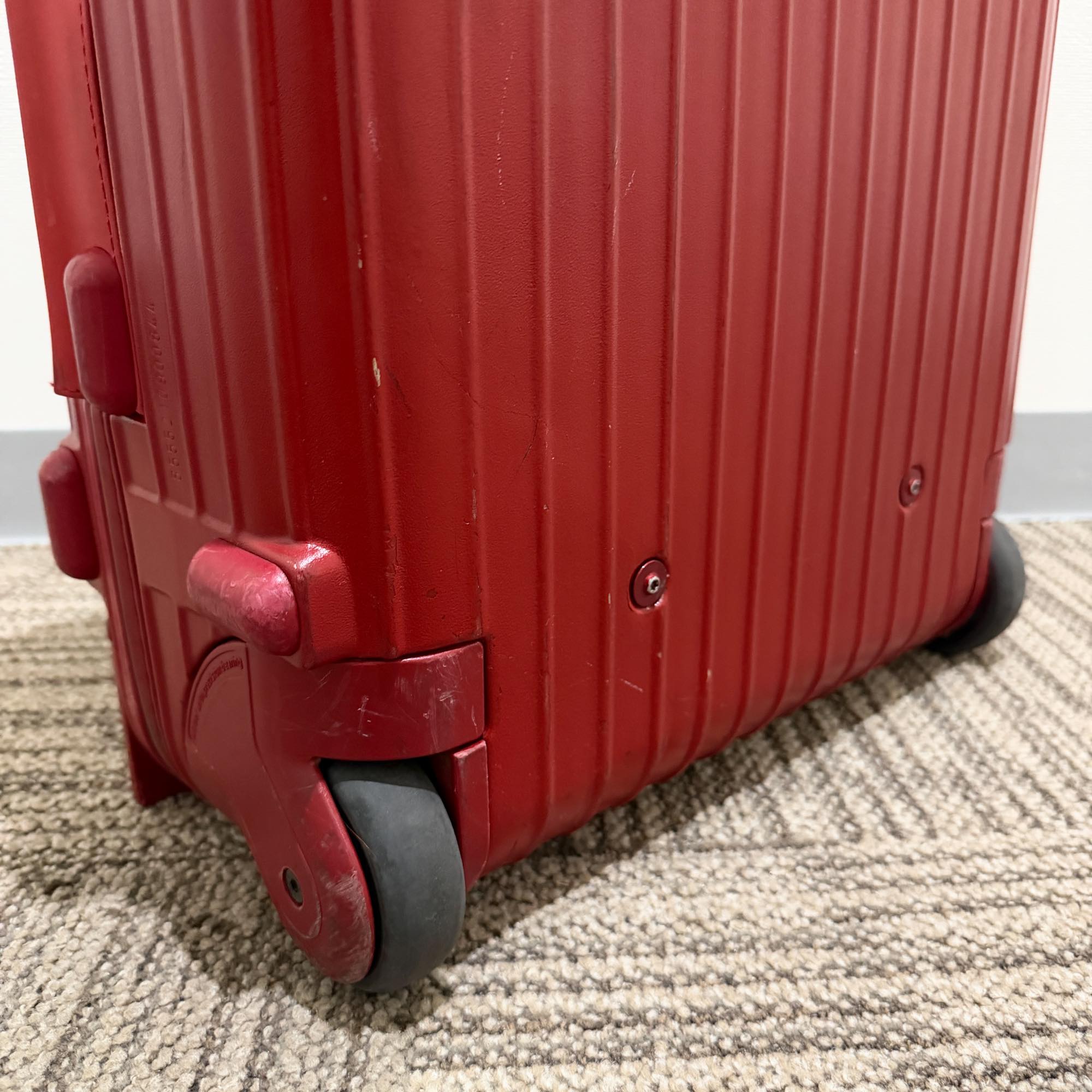 リモワ　エッセンシャル(サルサ)　855.52-19　35リットル　中古商品　2輪