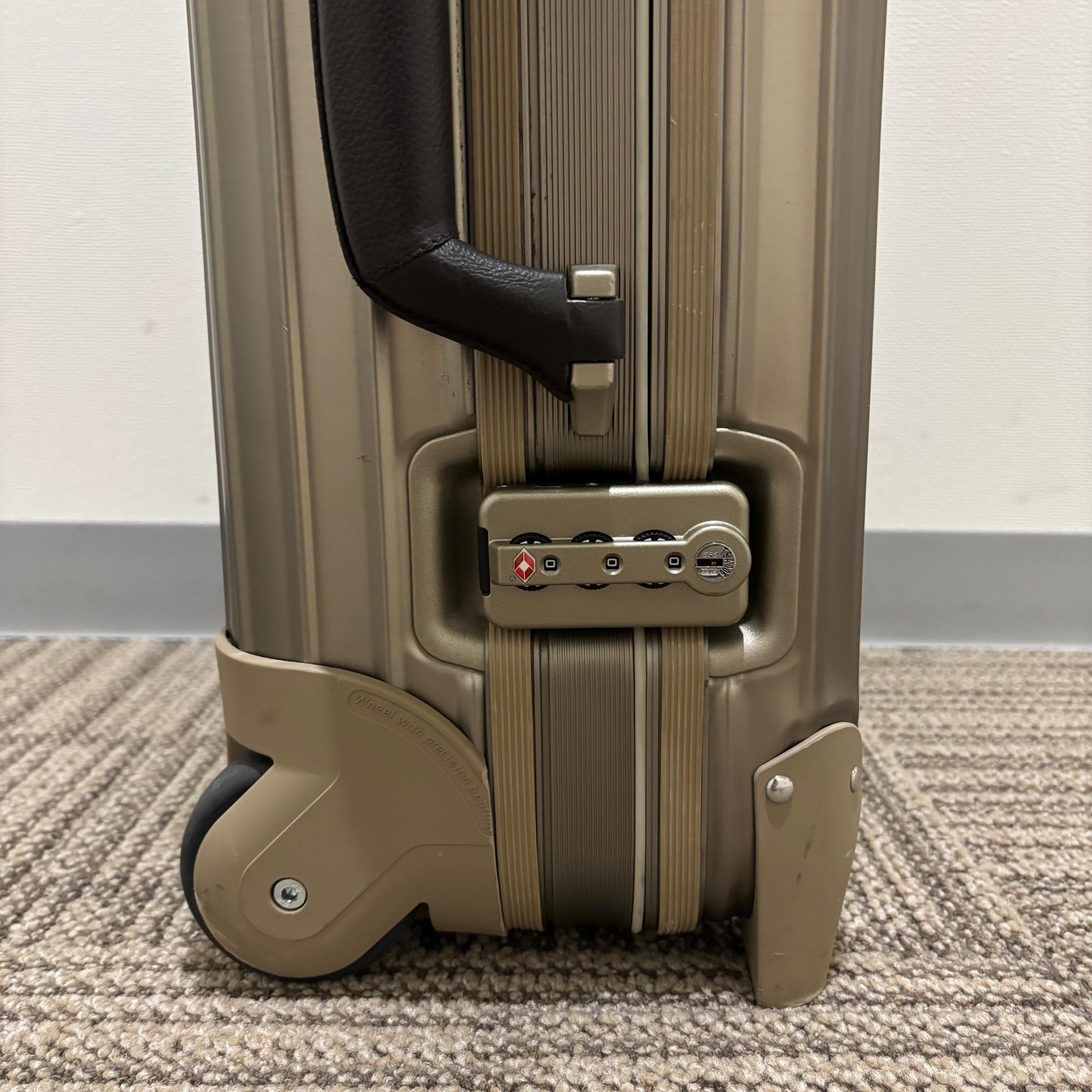 ルフトハンザ　リモワ　プライベートジェット　1748505-2　中古美品　32リットル　2輪