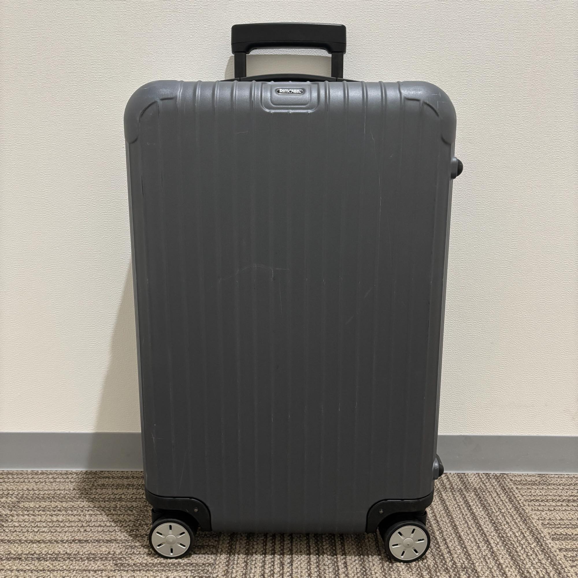 リモワ　サルサ(エッセンシャル)　810.63-2　中古商品　58リットル　4輪