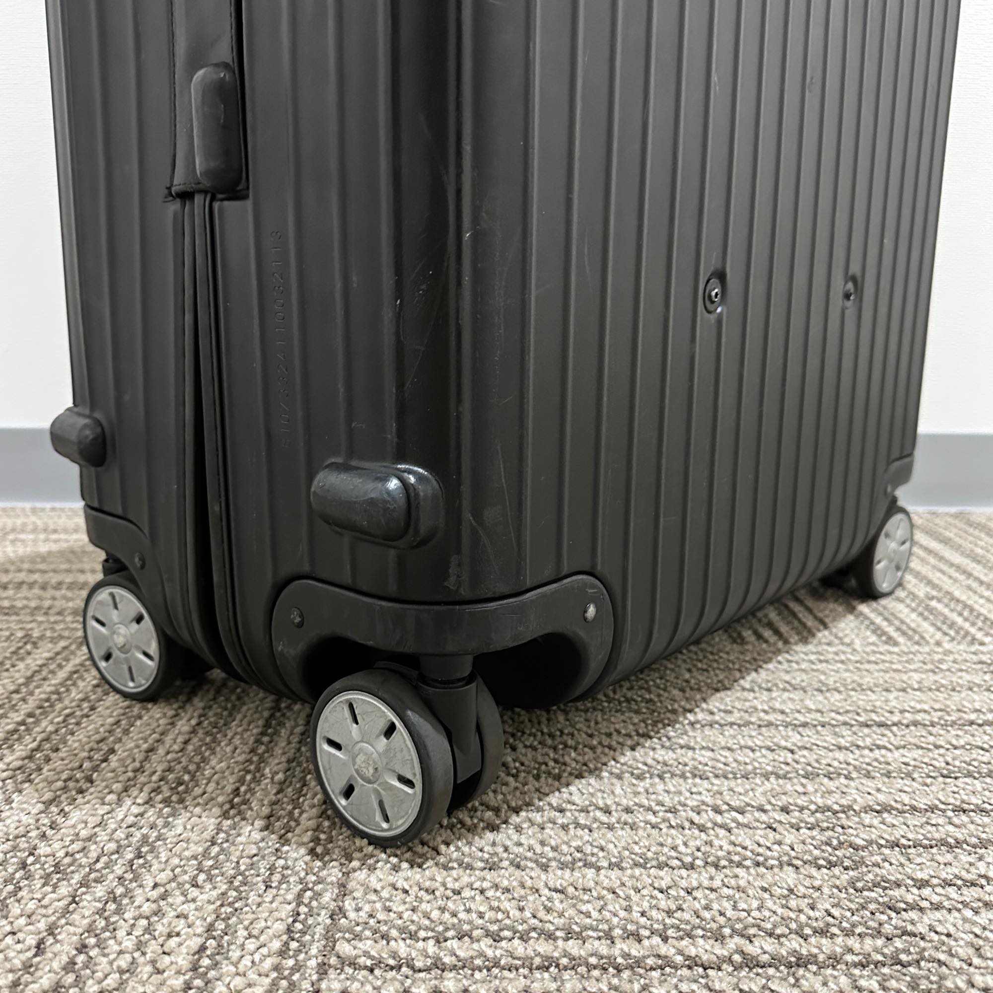リモワ　サルサ　810.73-2　中古商品　98リットル　4輪