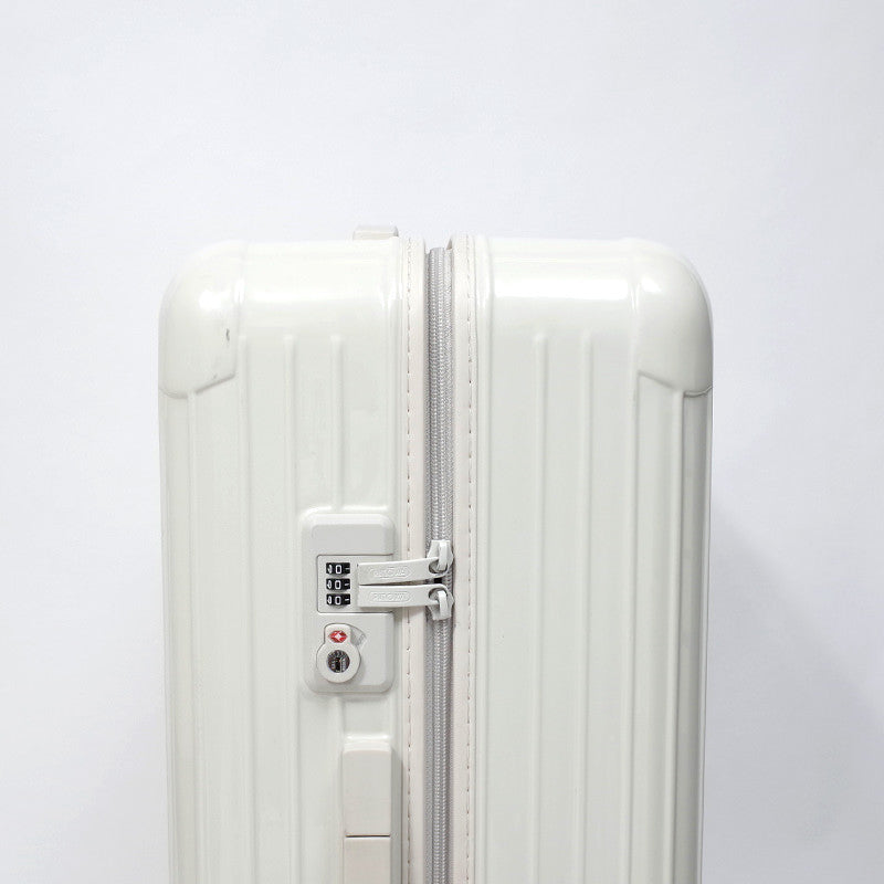 リモワ　ユナイテッドアローズ限定　サルサ　810.90　中古商品　86リットル　4輪