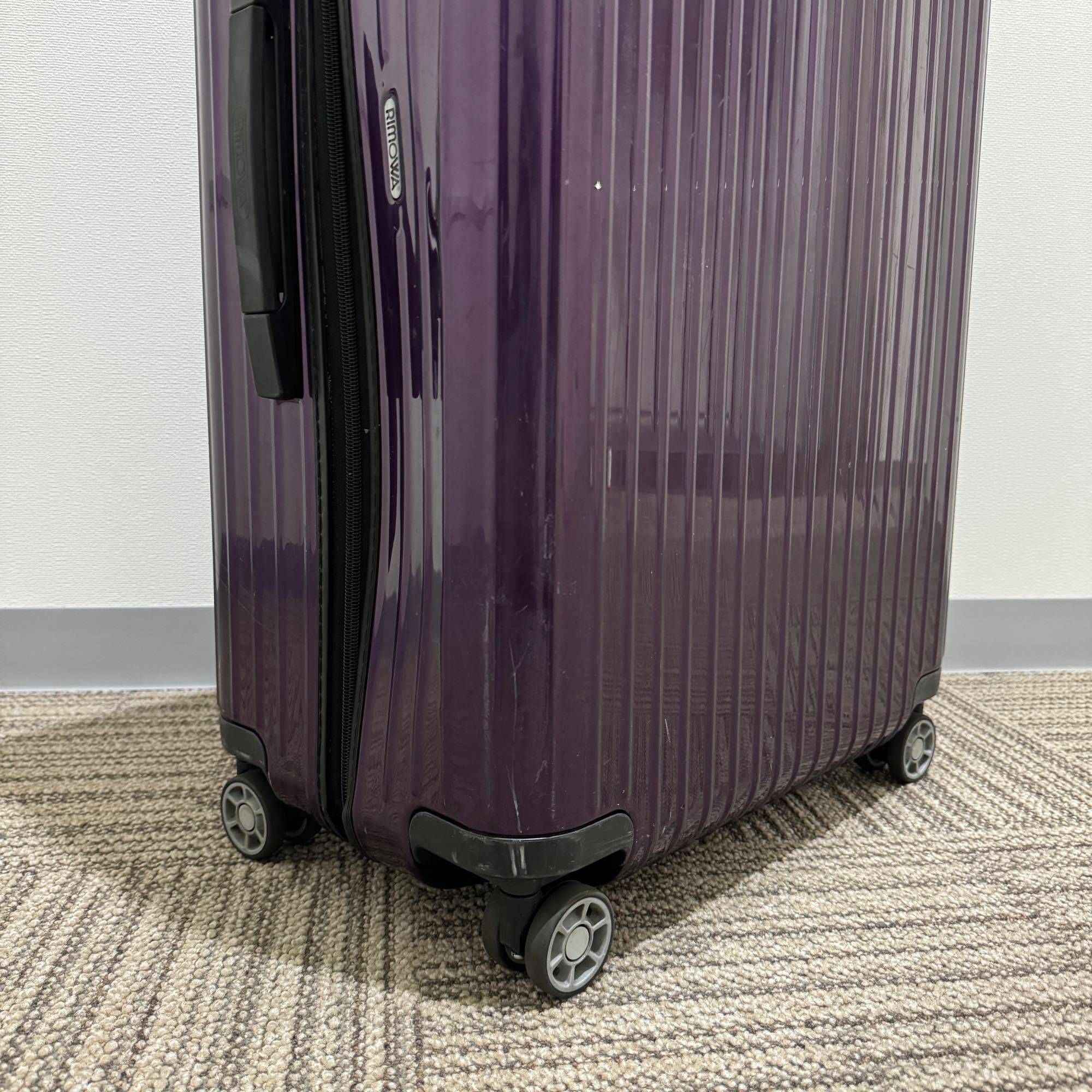 リモワ　サルサエアー　中古商品　822.70-2　80リットル　4輪