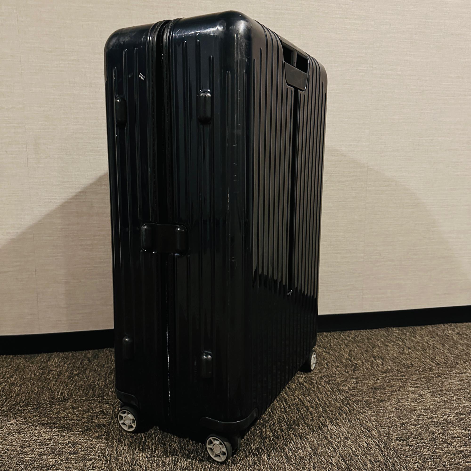 リモワ　サルサエアー　825.70-2　80リットル　中古商品　4輪