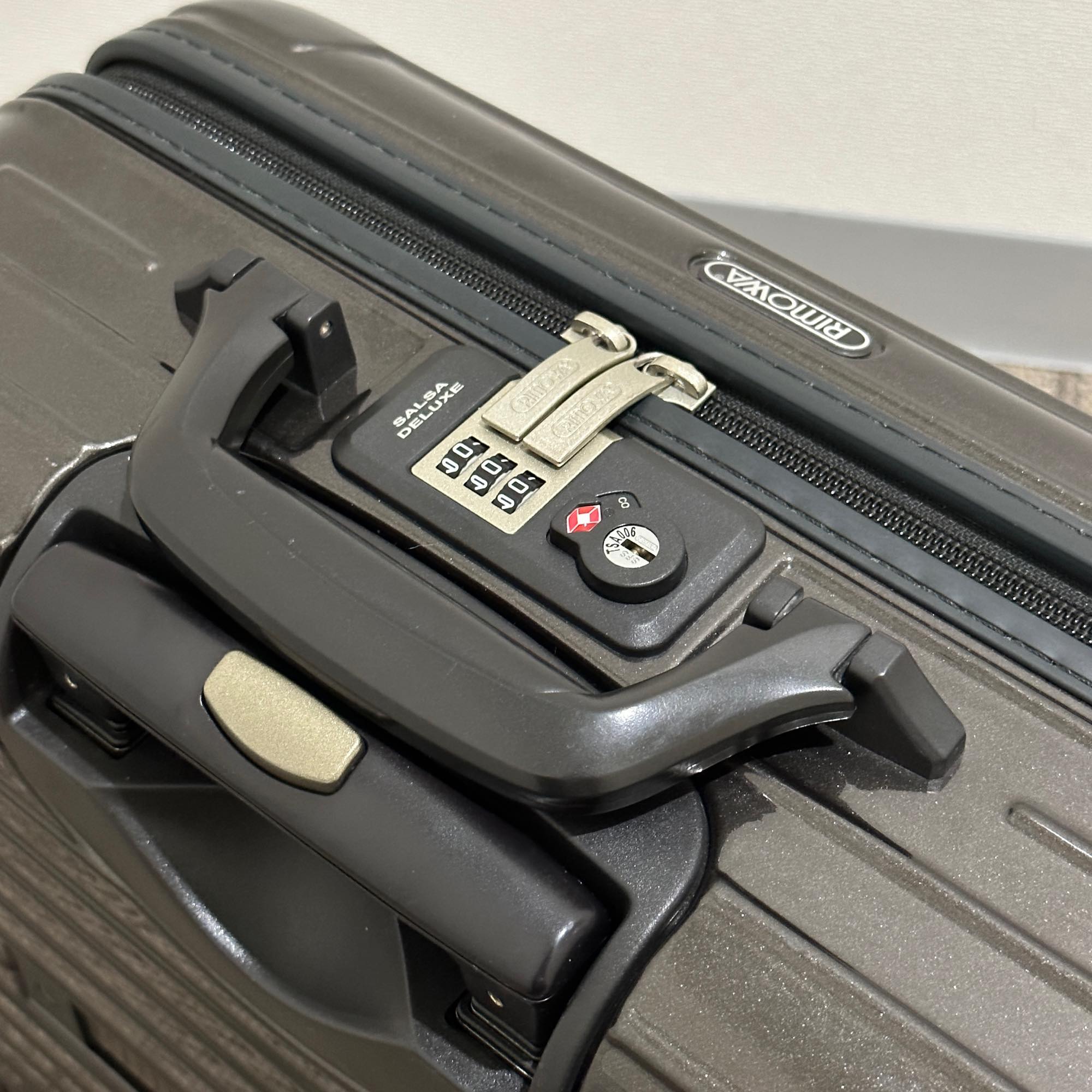 リモワ　サルサデラックス　830.40-2 　中古美品　25リットル　2輪