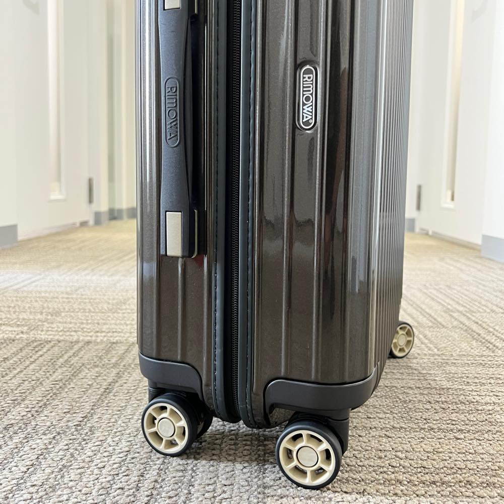 リモワ サルサ デラックス　830.52.50.4-2　32リットル　中古商品　4輪