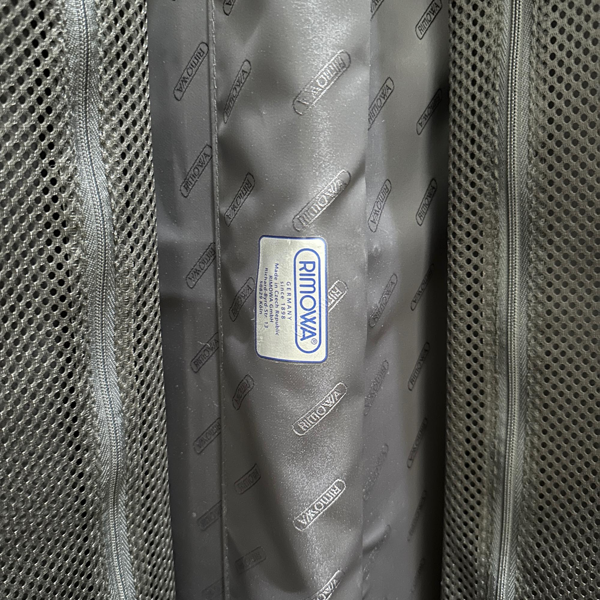 リモワ サルサ デラックス　830.70.50.4　78リットル　中古美品　4輪