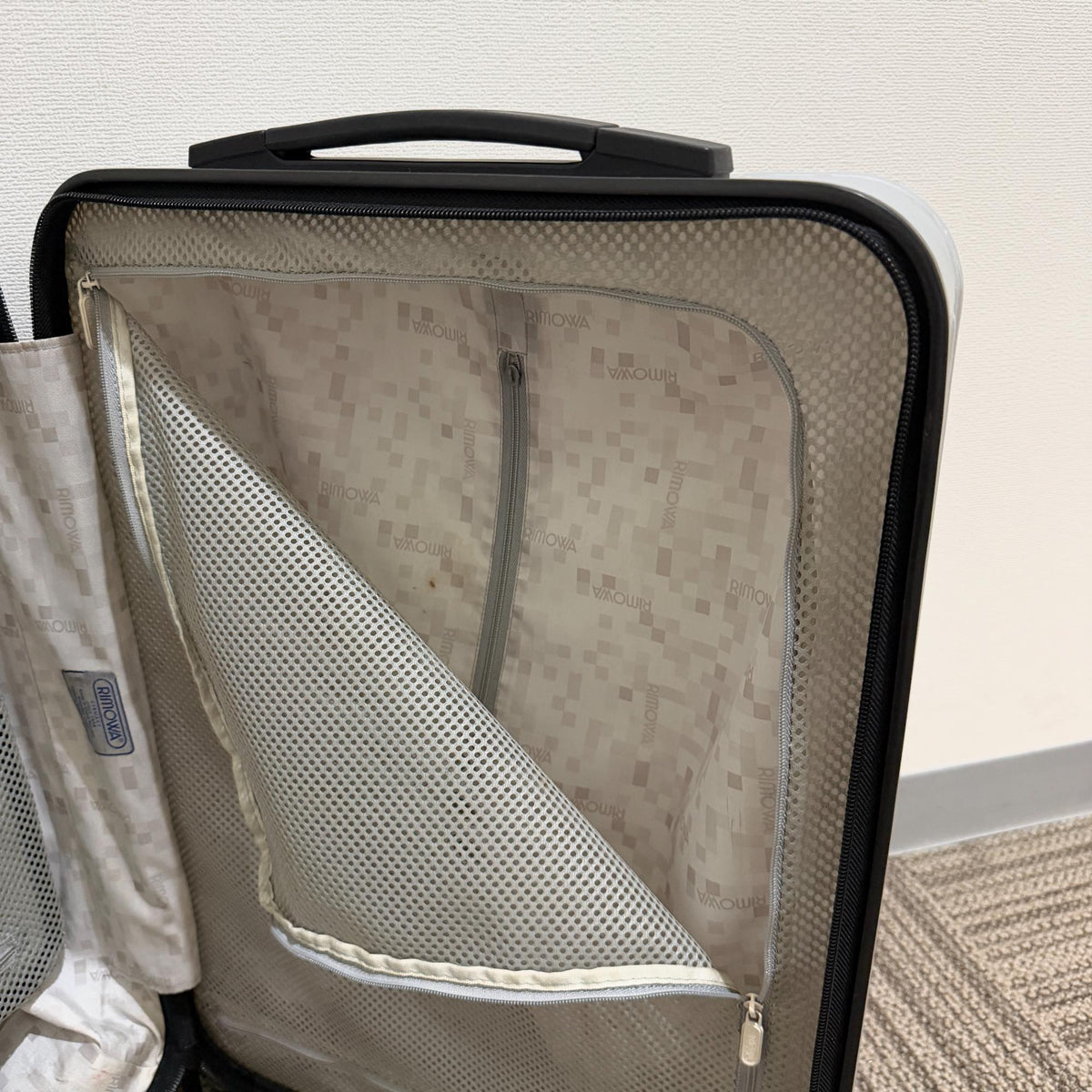 リモワ　サルサ　844.52-2　中古商品　32リットル　4輪