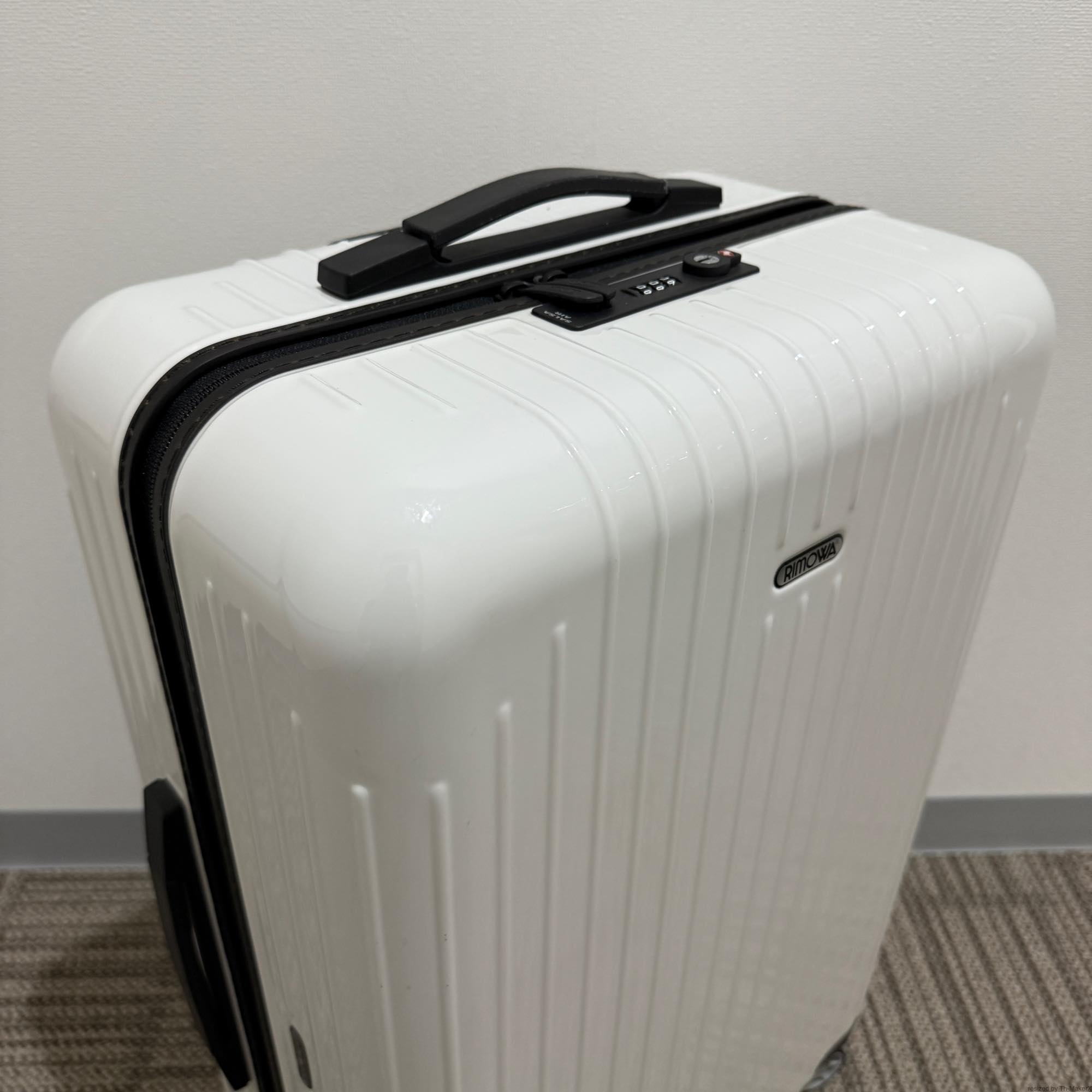 リモワ　サルサエアー　845.63-2 　中古美品　64リットル　4輪