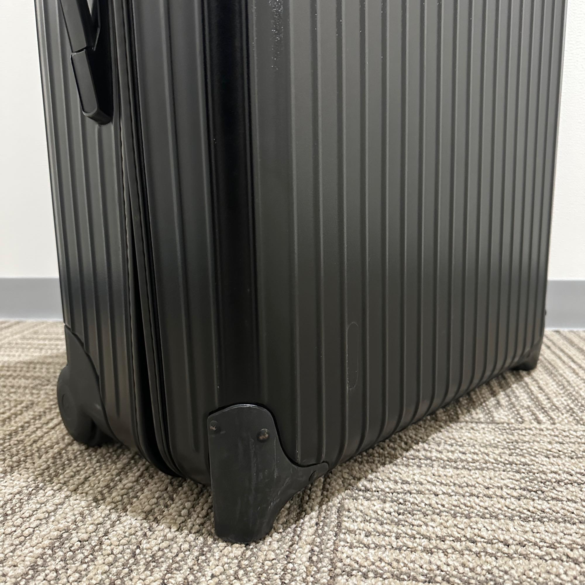 リモワ　サルサ　851.70-2　87リットル　中古商品　2輪