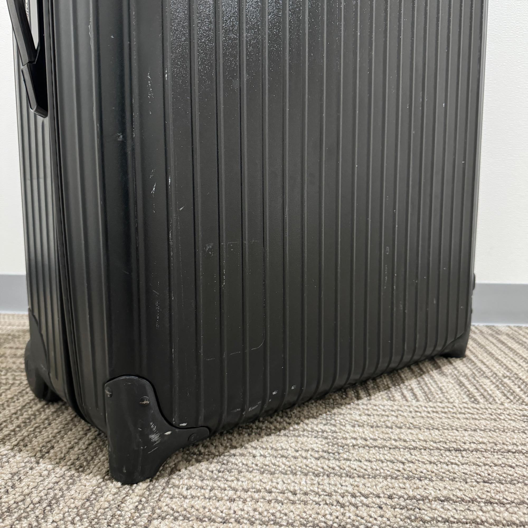 リモワ サルサ 851.77-2 104リットル 中古商品 2輪 – リモワ(RIMOWA