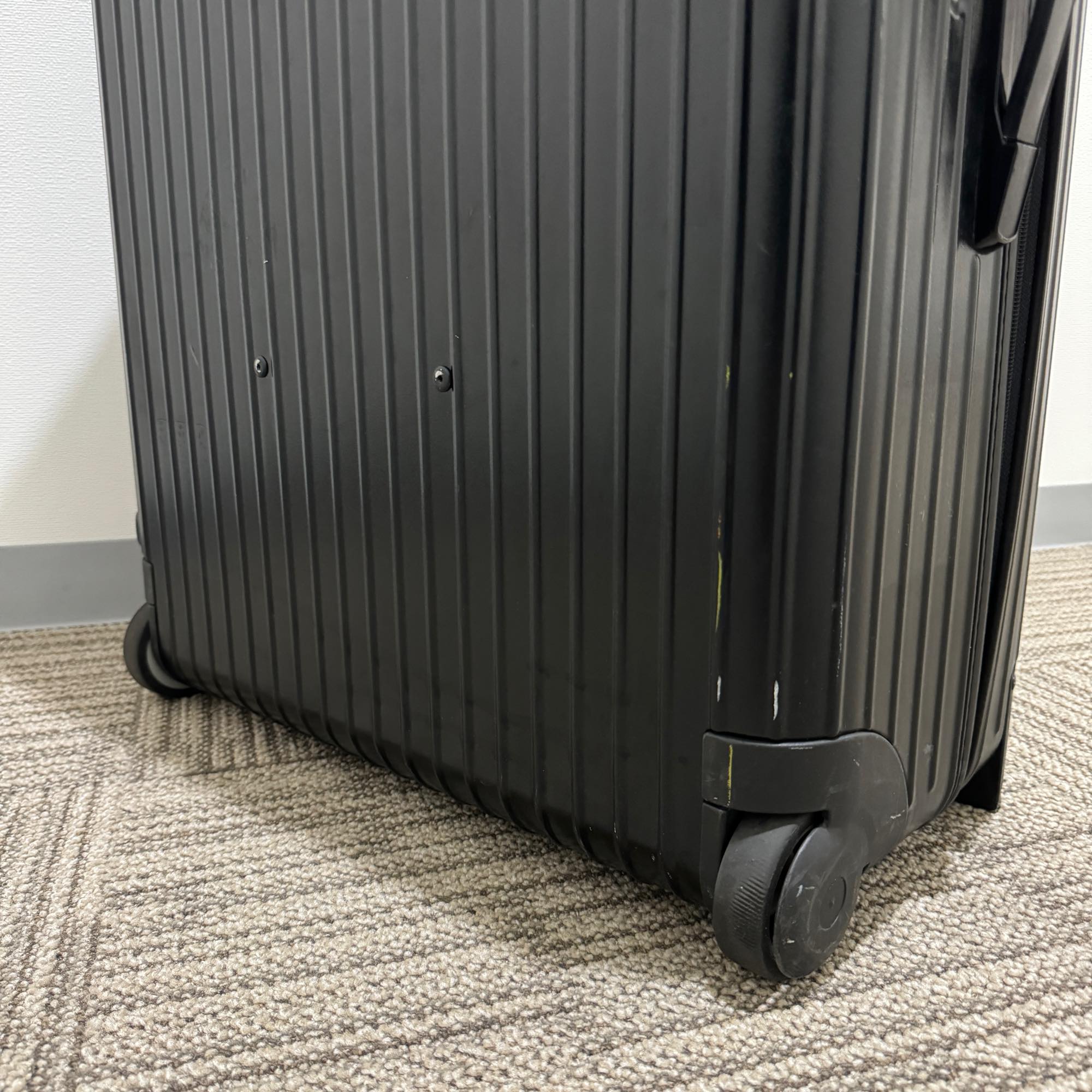 リモワ サルサ 851.77-2 104リットル 中古商品 2輪 – リモワ(RIMOWA