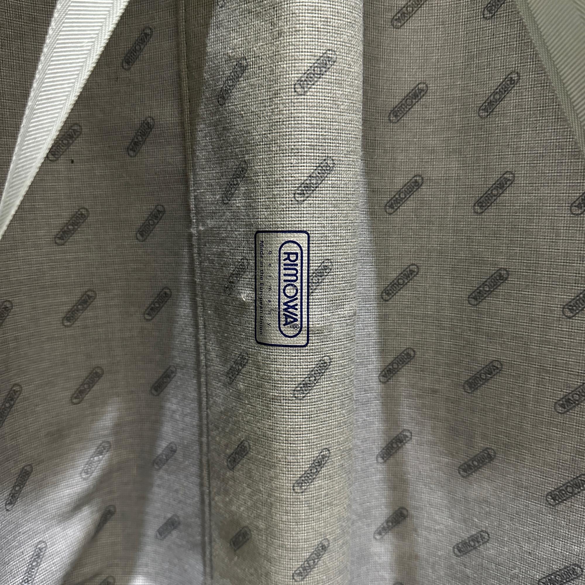 リモワ サルサ 中古商品 856.52-2 35リットル 2輪