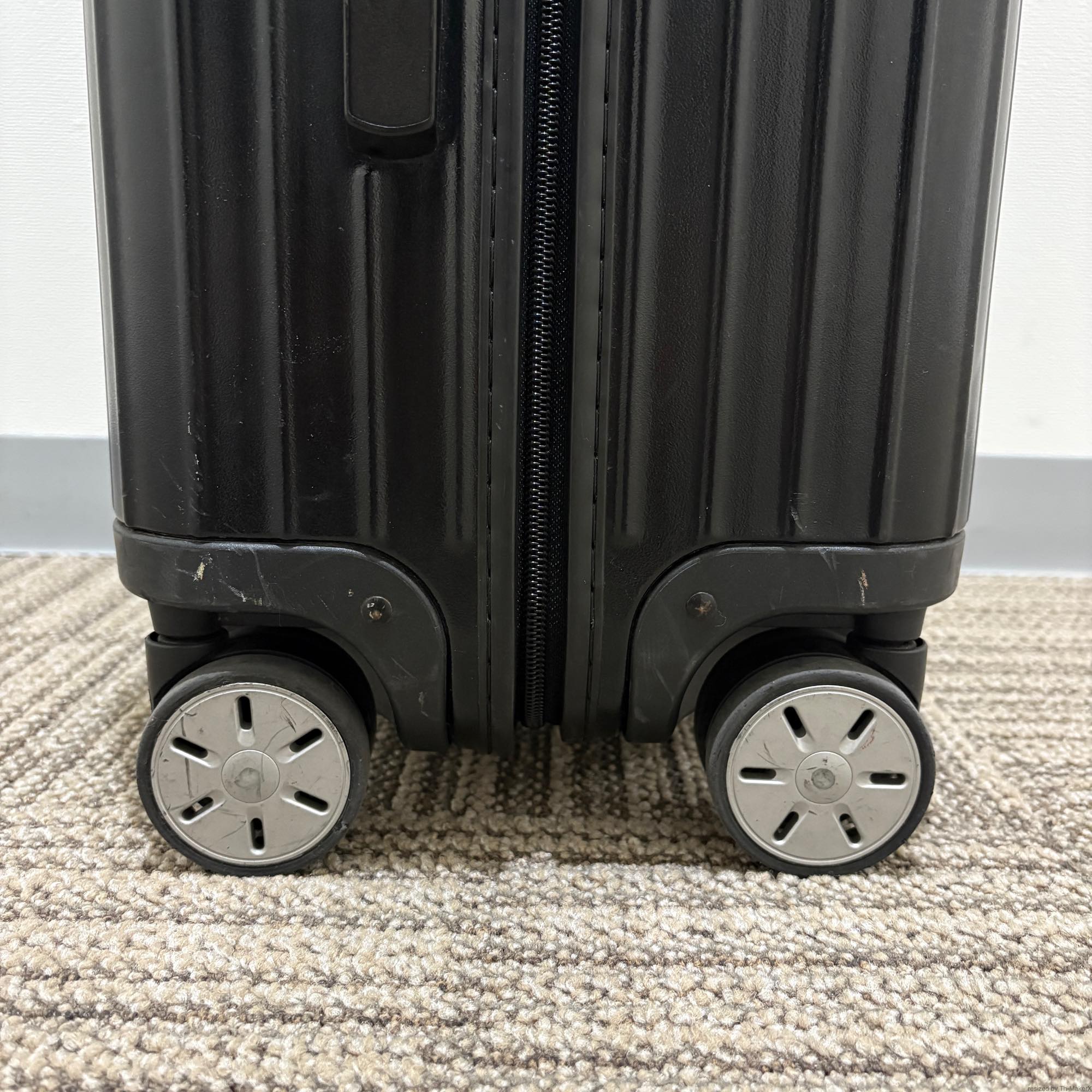 リモワ サルサ(エッセンシャル) 871.54-2 51リットル 中古商品 4輪
