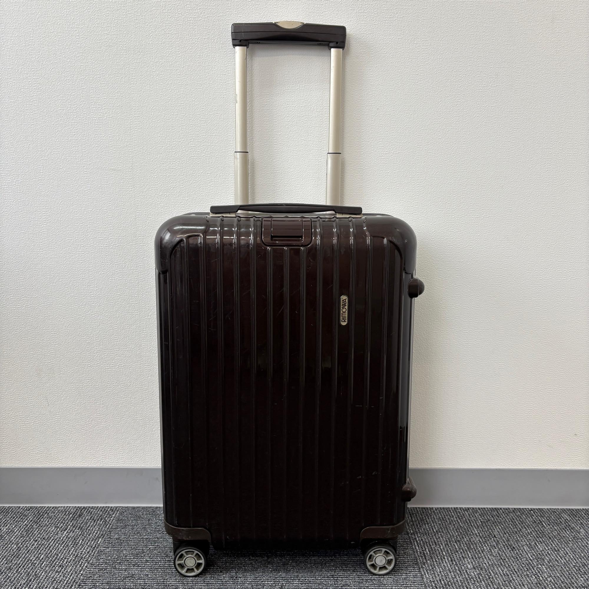 リモワ　サルサデラックス(エッセンシャル)　872.52-2　33リットル　中古美品　4輪
