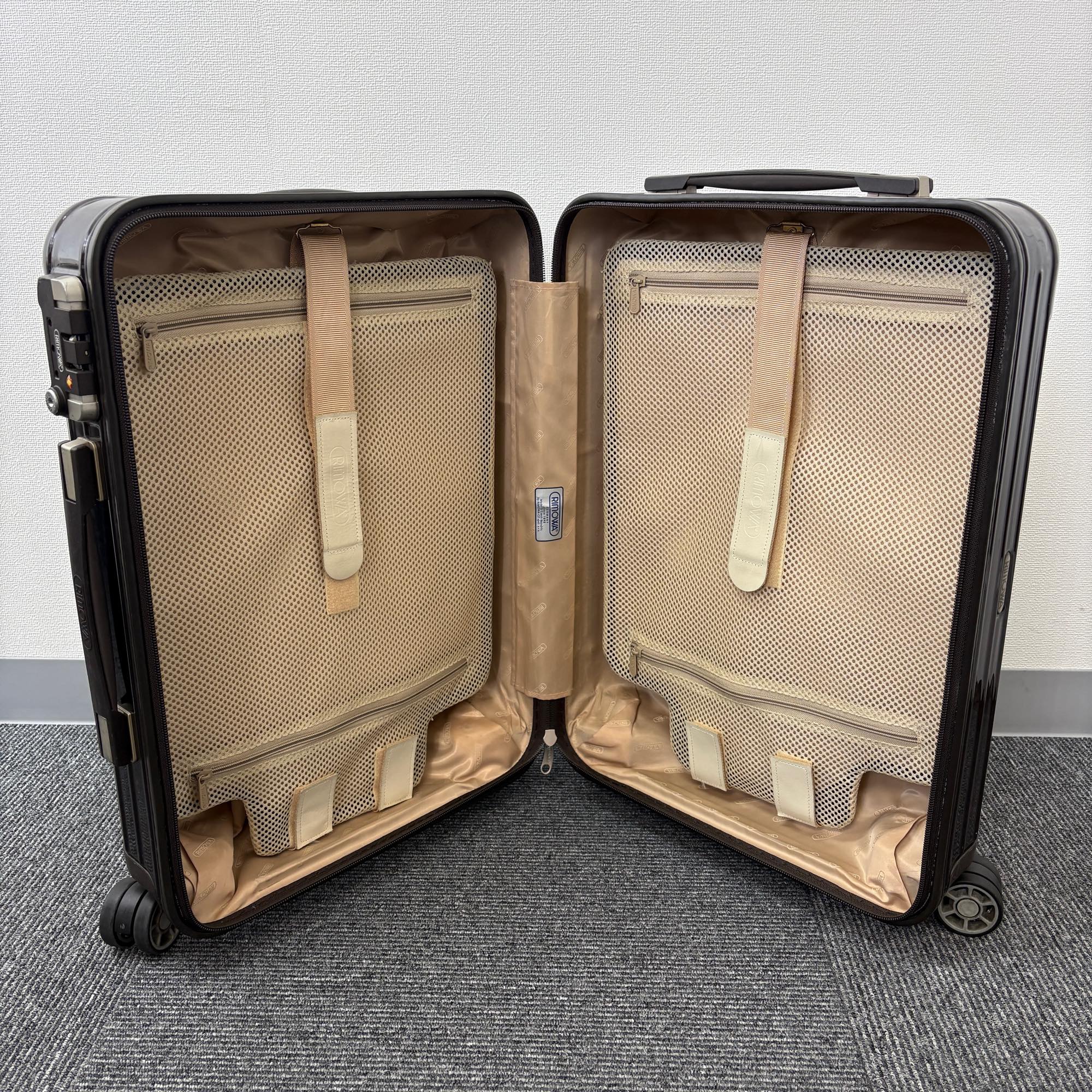 リモワ　サルサデラックス(エッセンシャル)　872.52-2　33リットル　中古美品　4輪