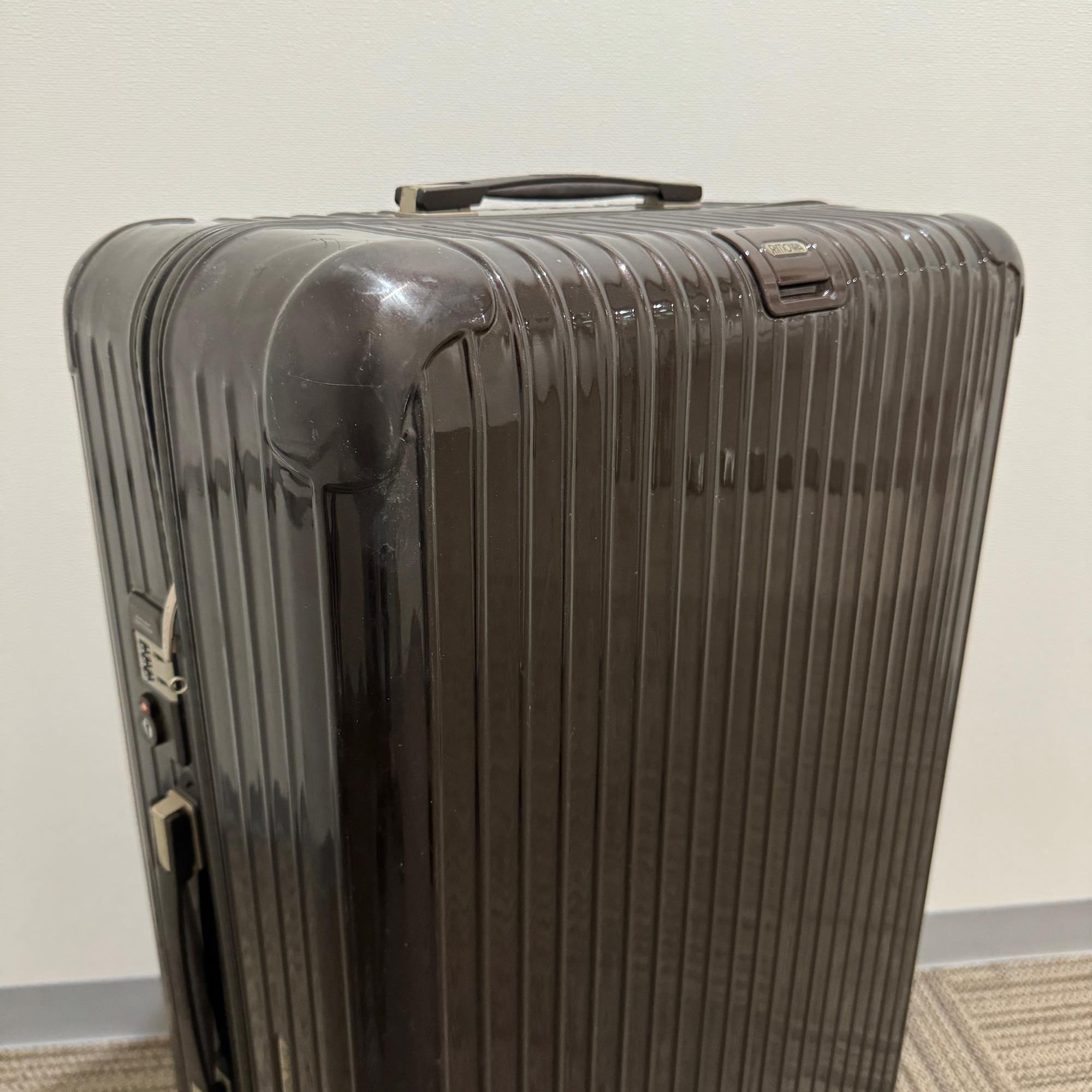 リモワ　サルサデラックス　872.77-2　中古商品　104リットル　4輪