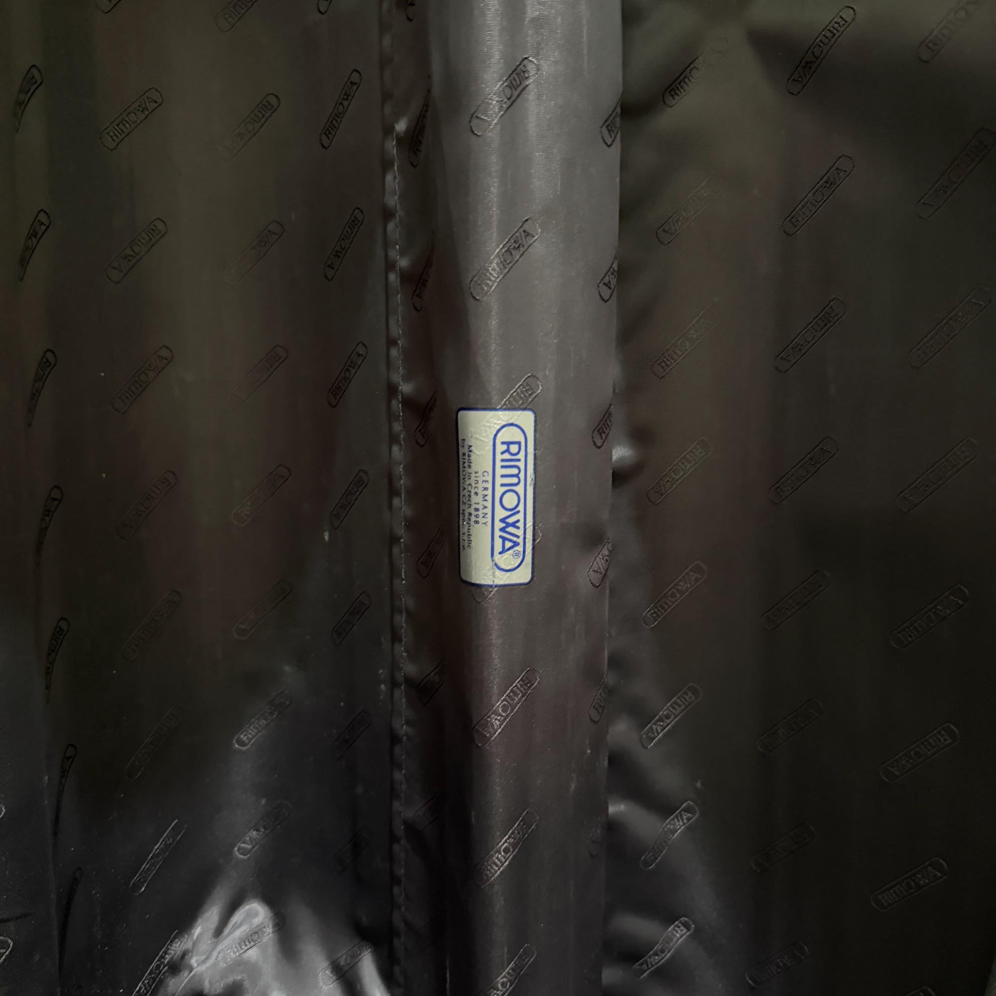 リモワ　ハイブリッド(リンボ)　880.52.50.2-2　32リットル　中古商品　2輪