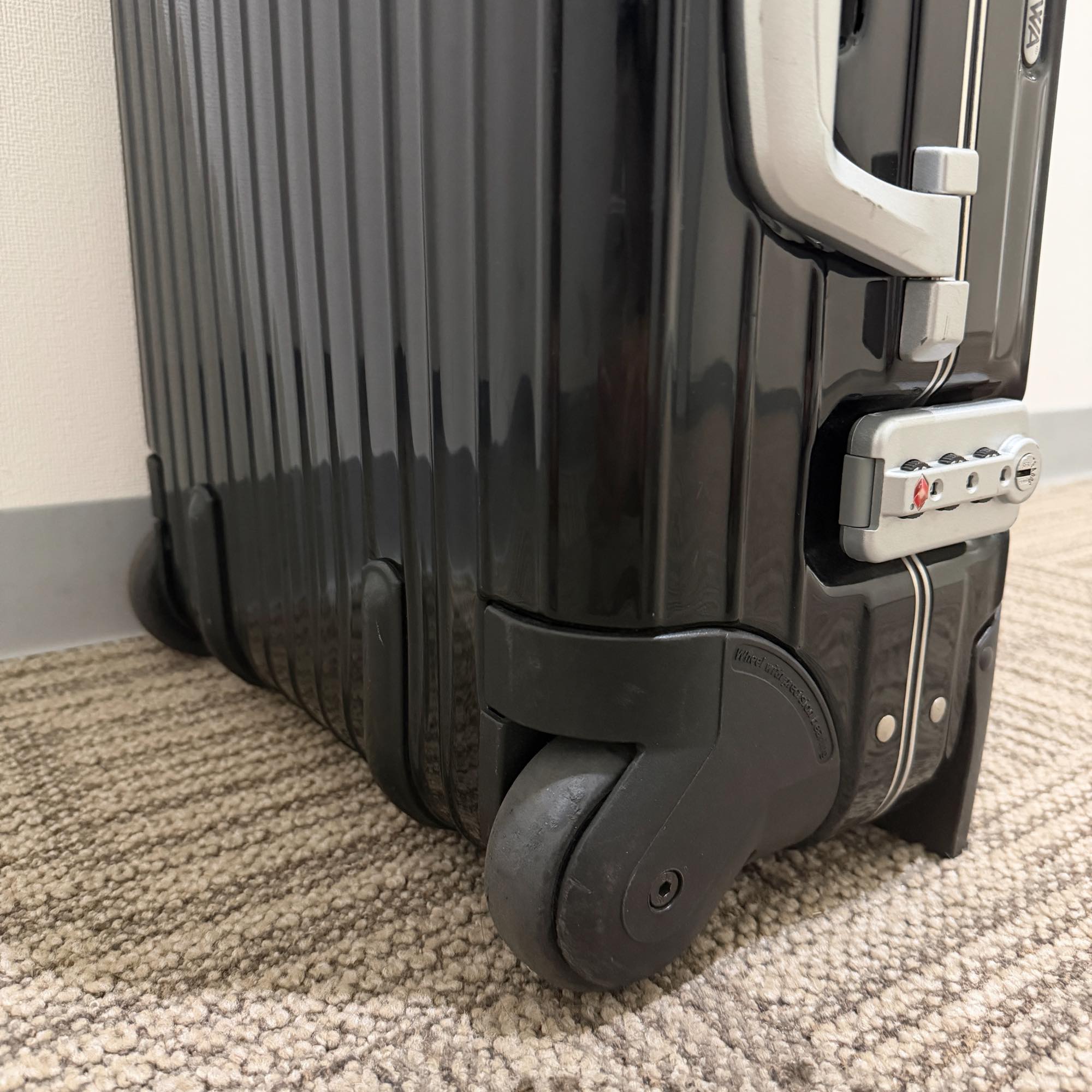 リモワ　ハイブリッド(リンボ)　880.52.50.2-2　32リットル　中古商品　2輪