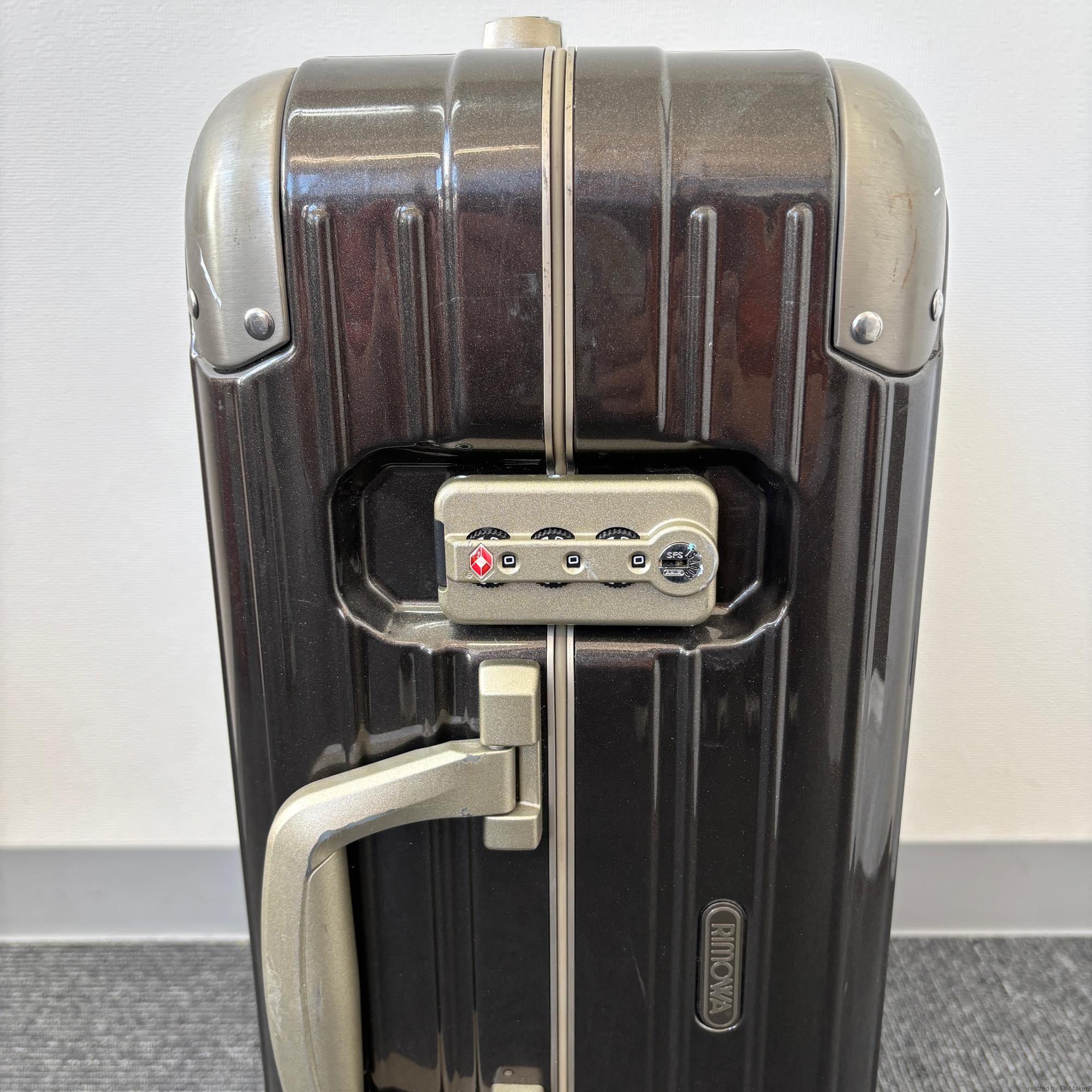 リモワ　リンボ(ハイブリッド)　881.52.33.4　32リットル　中古美品　4輪