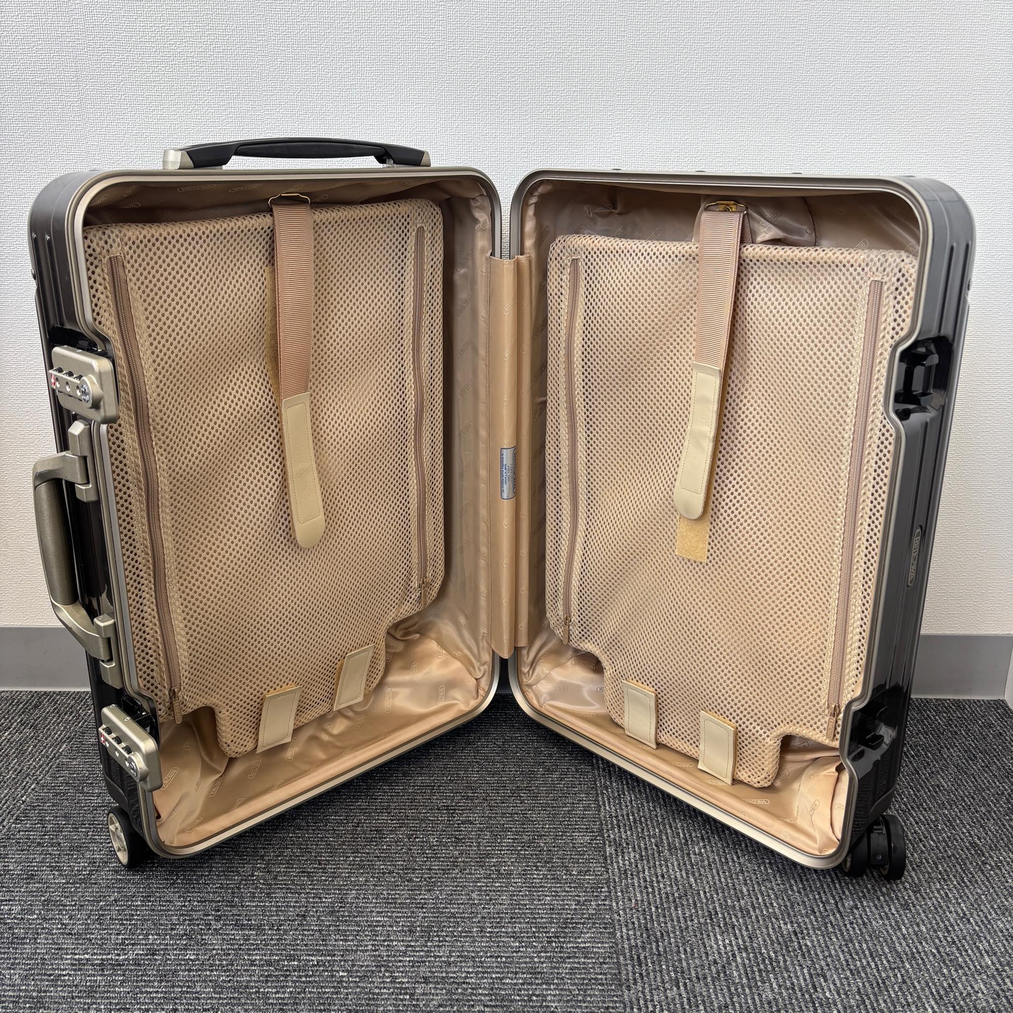 リモワ　リンボ(ハイブリッド)　881.52.33.4　32リットル　中古美品　4輪