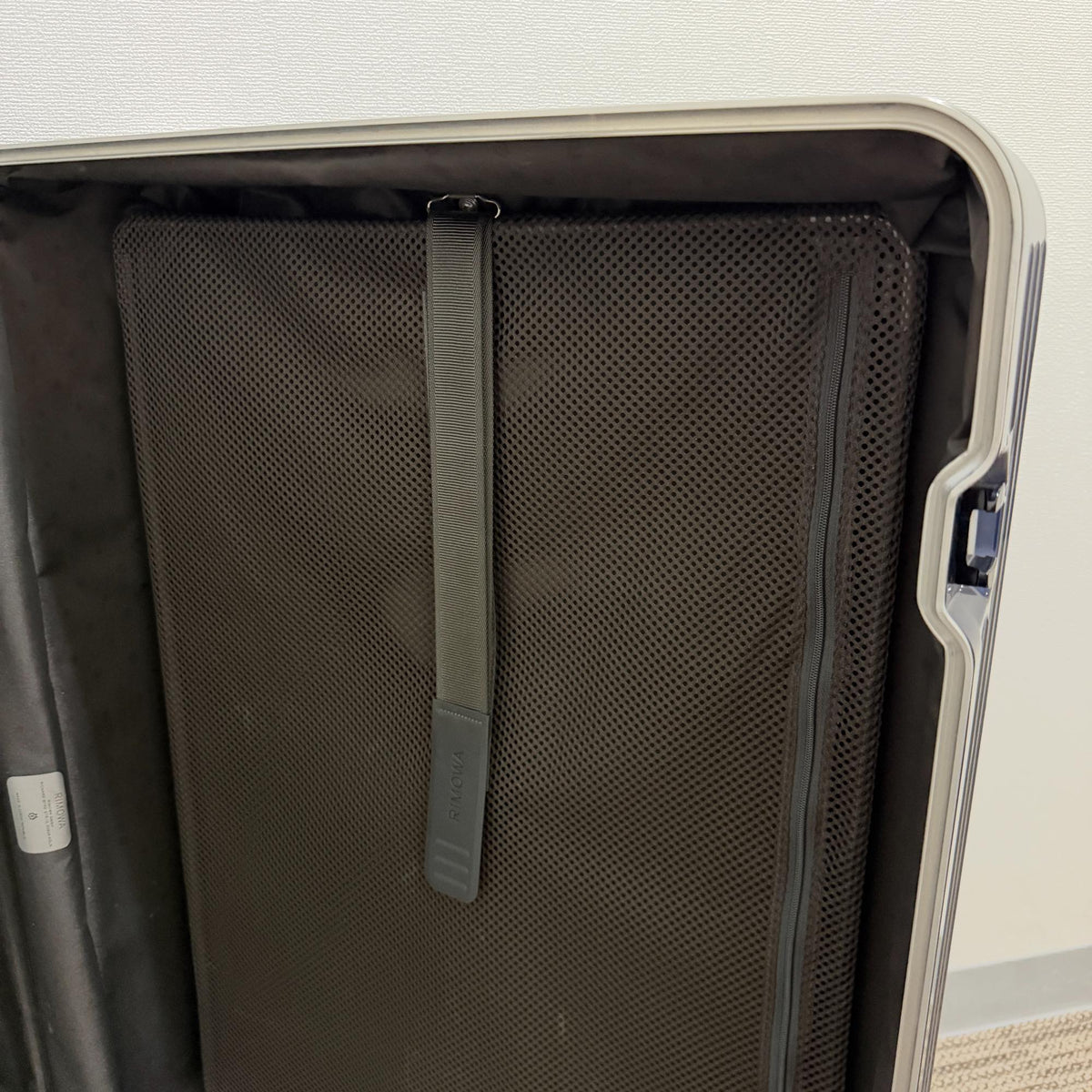 リモワ　ハイブリッド　883.73.60.4-2　チェックインL　マットブルー　中古美品　84L