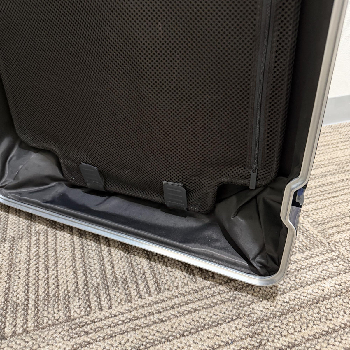 リモワ　ハイブリッド　883.73.60.4-2　チェックインL　マットブルー　中古美品　84L