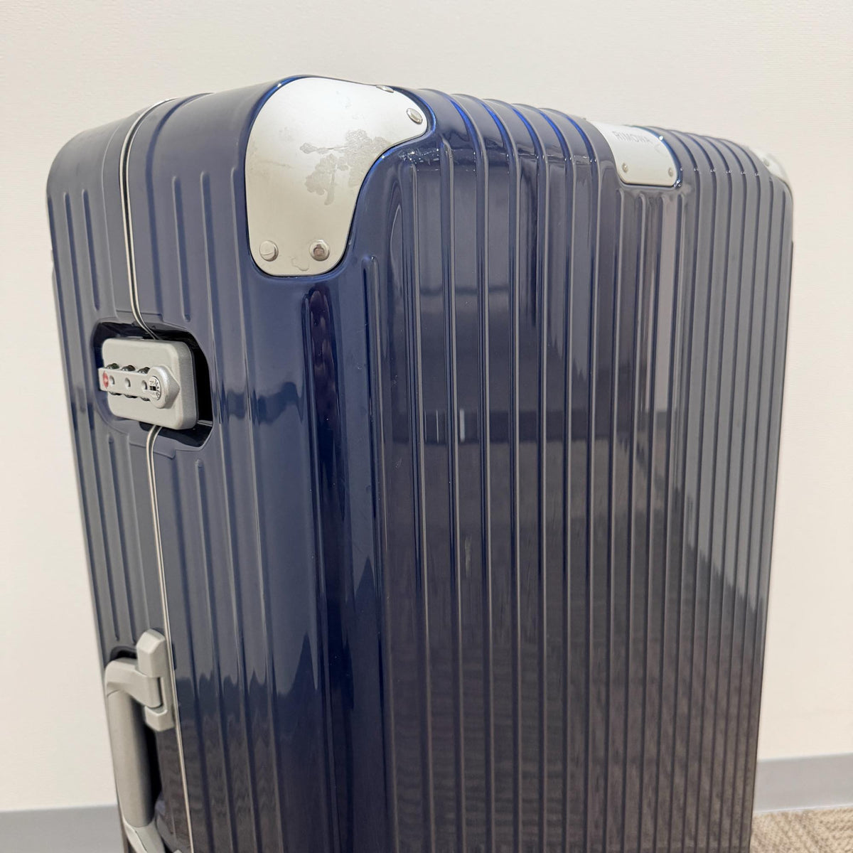 リモワ　ハイブリッド　883.73.60.4-2　チェックインL　マットブルー　中古美品　84L