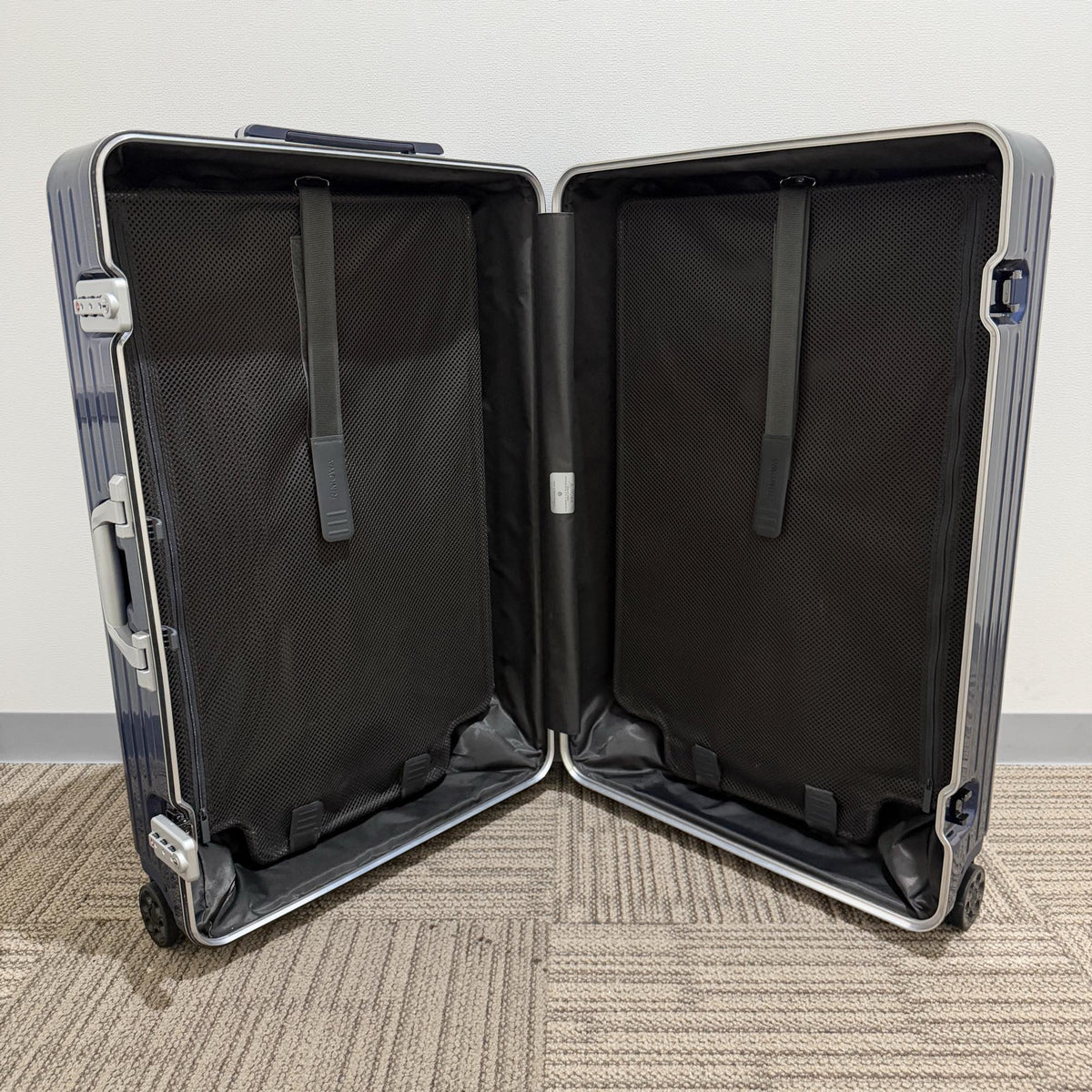 リモワ　ハイブリッド　883.73.60.4-2　チェックインL　マットブルー　中古美品　84L
