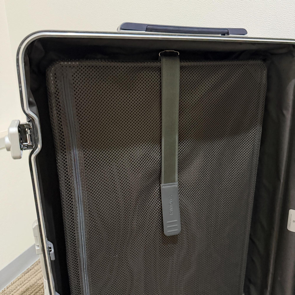 リモワ　ハイブリッド　883.73.60.4-2　チェックインL　マットブルー　中古美品　84L