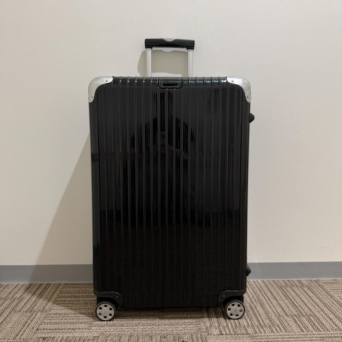 リモワ　リンボ　中古美品　890.73-2　83リットル　4輪