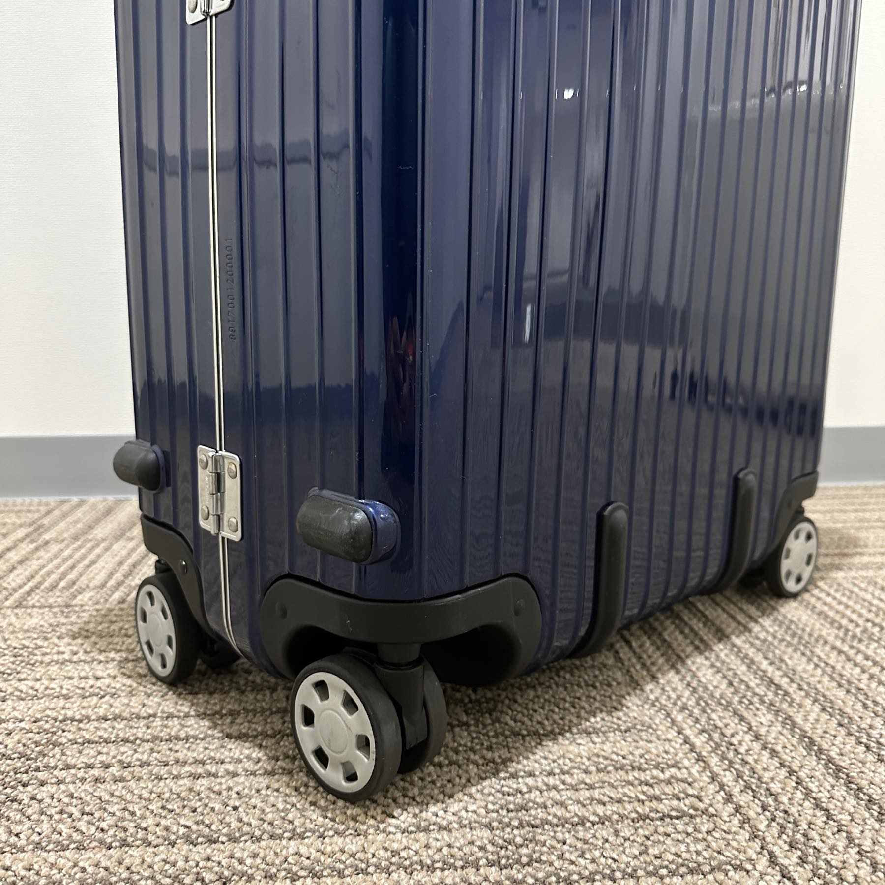 リモワ　リンボ　891.70-2　82L　中古美品　4輪