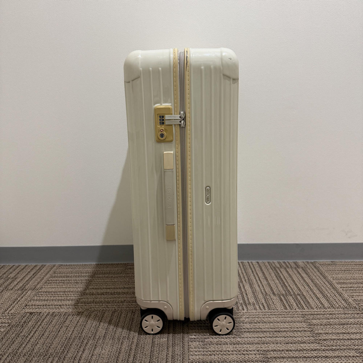 リモワ　ユナイテッドアローズ限定　エッセンシャル(サルサ)　895.44.01.0-2　中古美品　78リットル　4輪