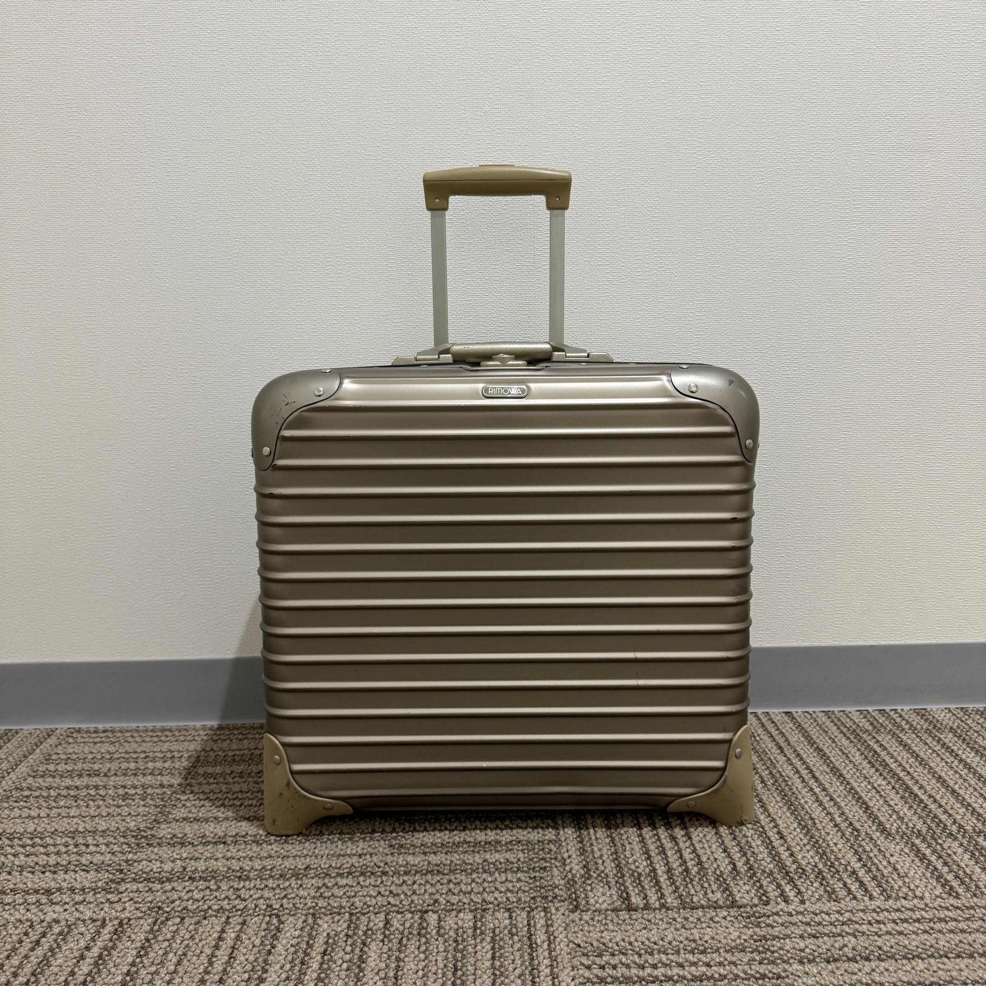 リモワ　トパーズ チタニウム　920.40.03.2-2　中古美品　28リットル　2輪