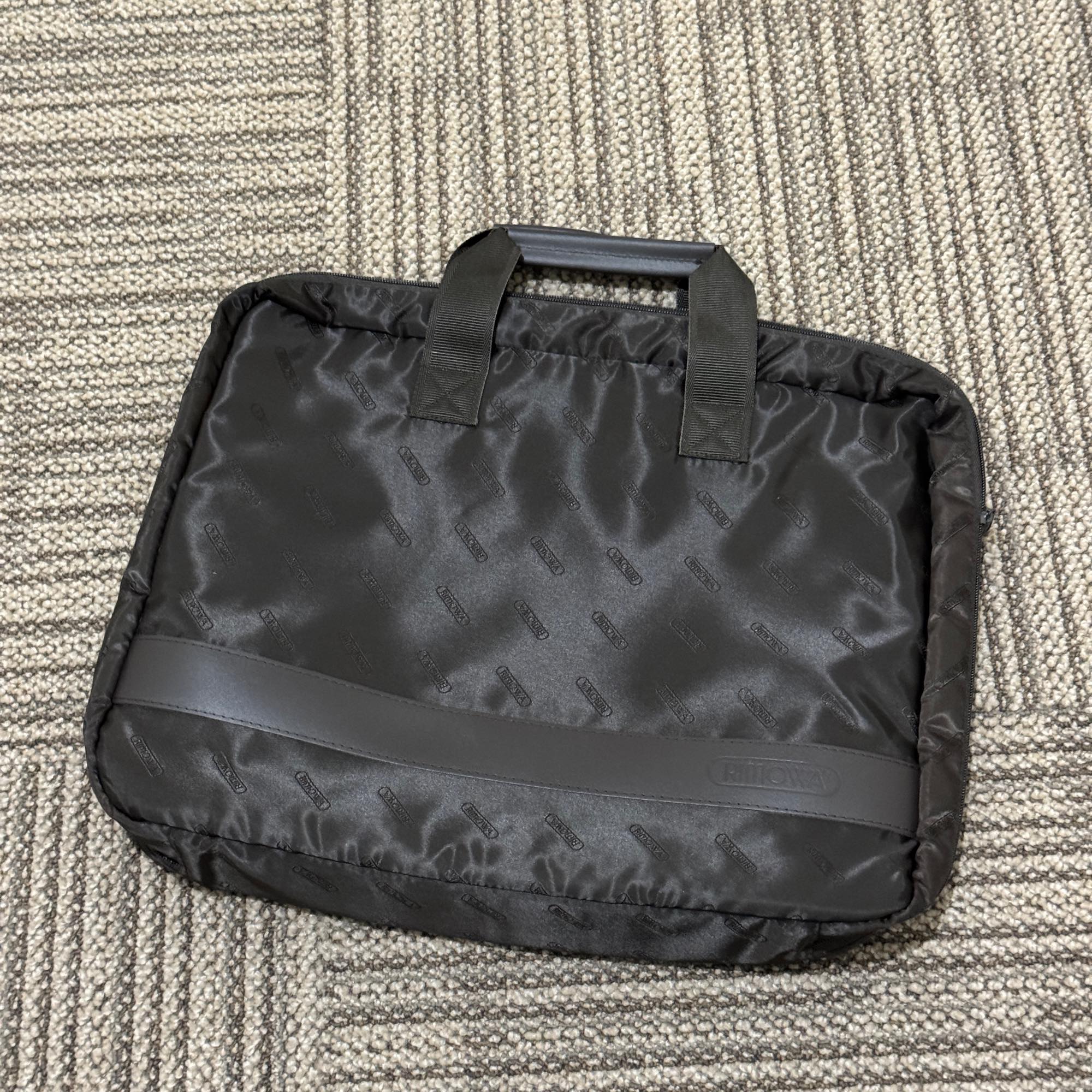 リモワ　トパーズ チタニウム　920.40.03.2-2　中古美品　28リットル　2輪