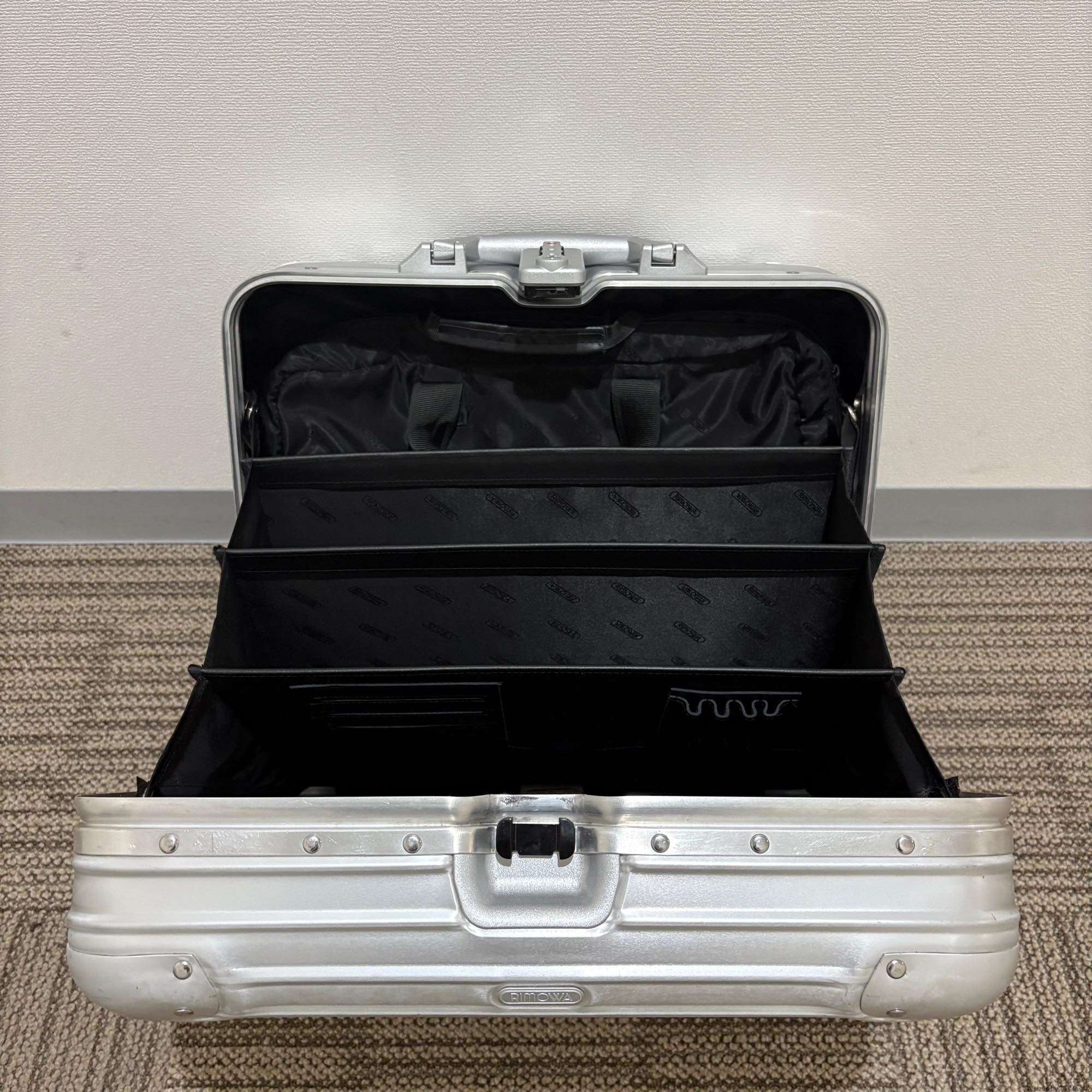リモワ トパーズ　923.40-2　中古美品　26リットル　4輪