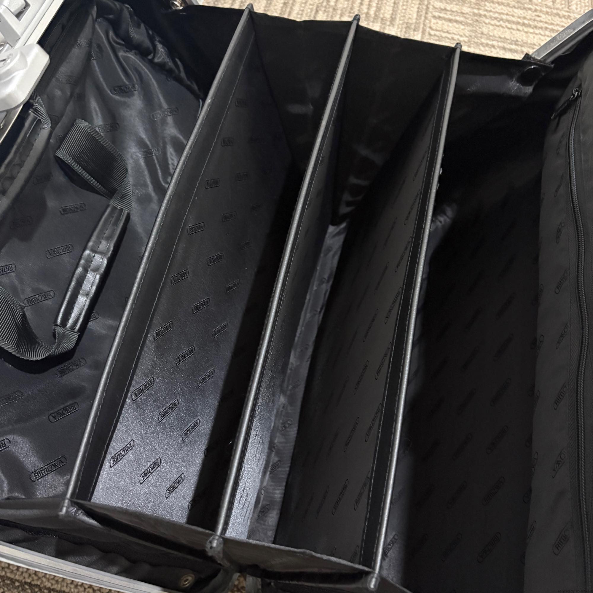 リモワ トパーズ　923.40-2　中古美品　26リットル　4輪