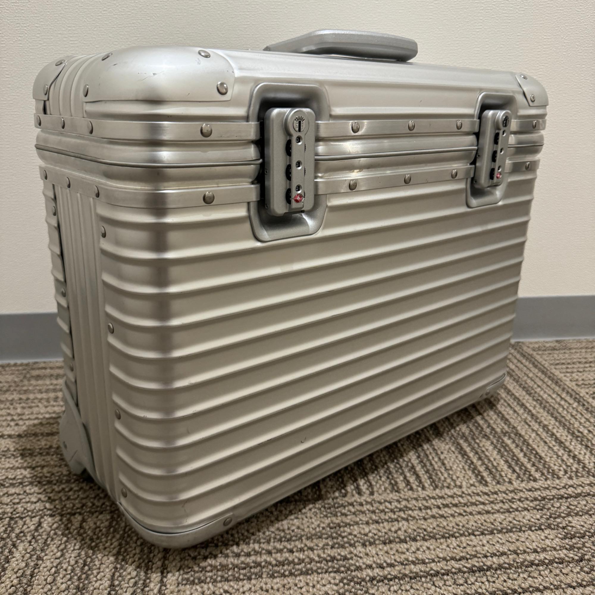 リモワ　パイロット　中古美品　923.50-2　34リットル　2輪
