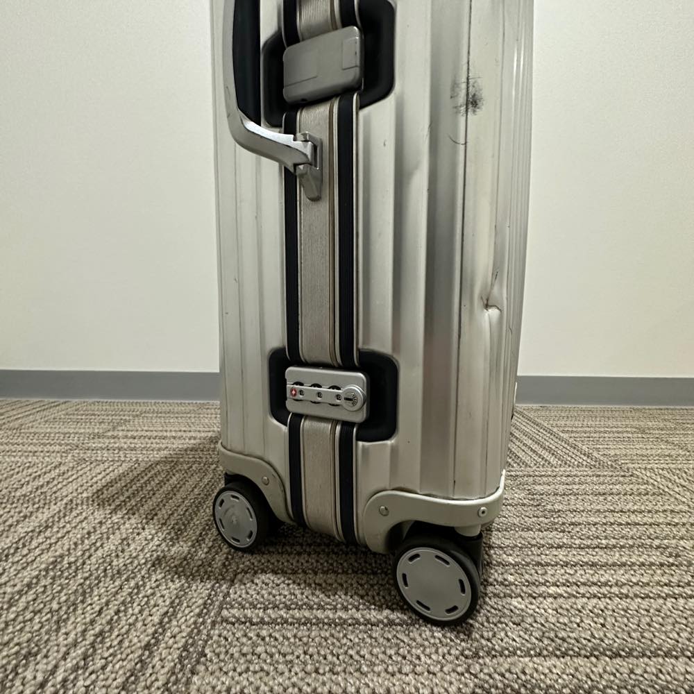 リモワ　シルバーインテグラル　中古品　U923.77-2　104リットル　4輪