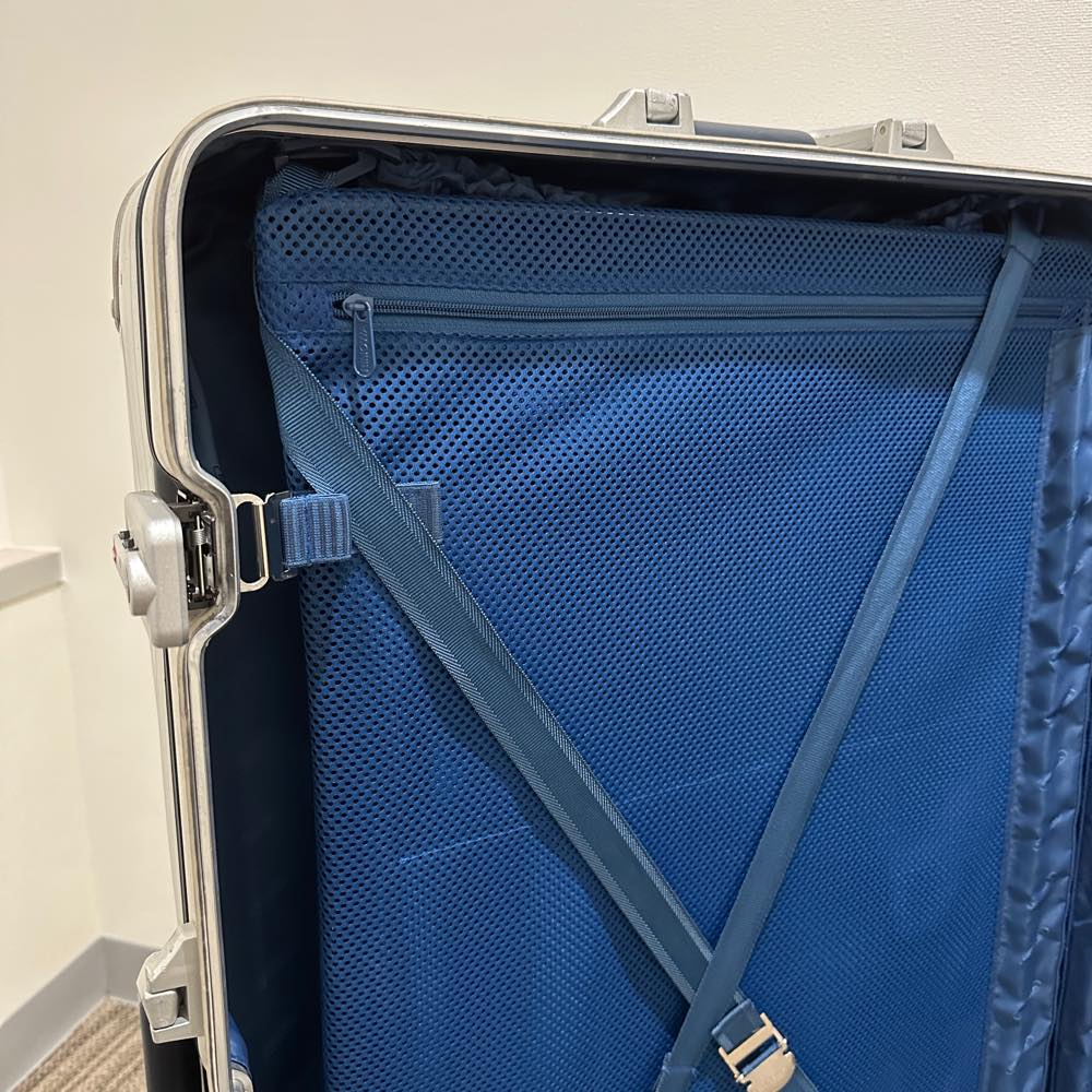 リモワ　シルバーインテグラル　中古品　U923.77-2　104リットル　4輪