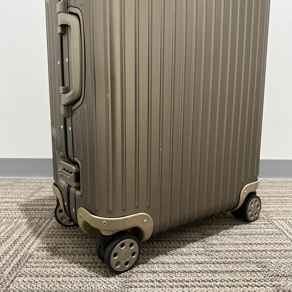 リモワ　トパーズ チタニウム　中古美品　924.63.03.4-2　64リットル　4輪