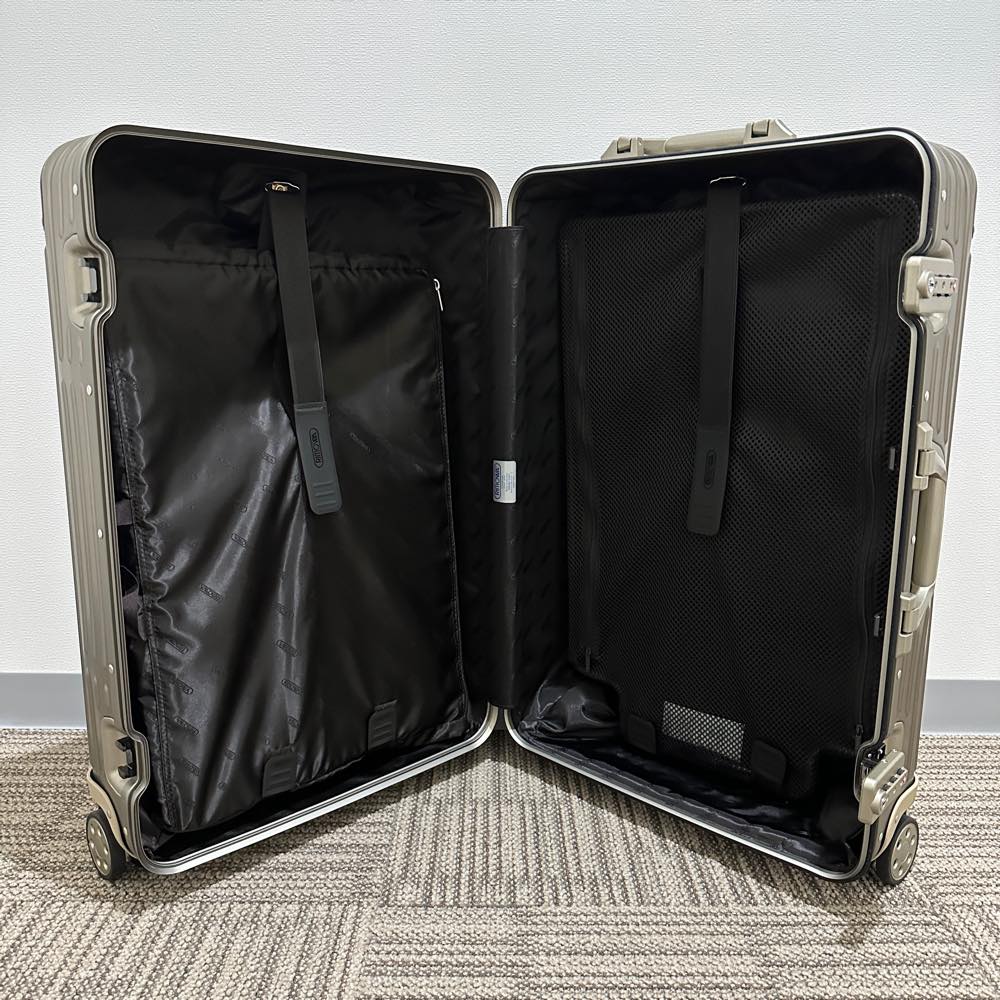 リモワ　トパーズ チタニウム　中古美品　924.63.03.4-2　64リットル　4輪