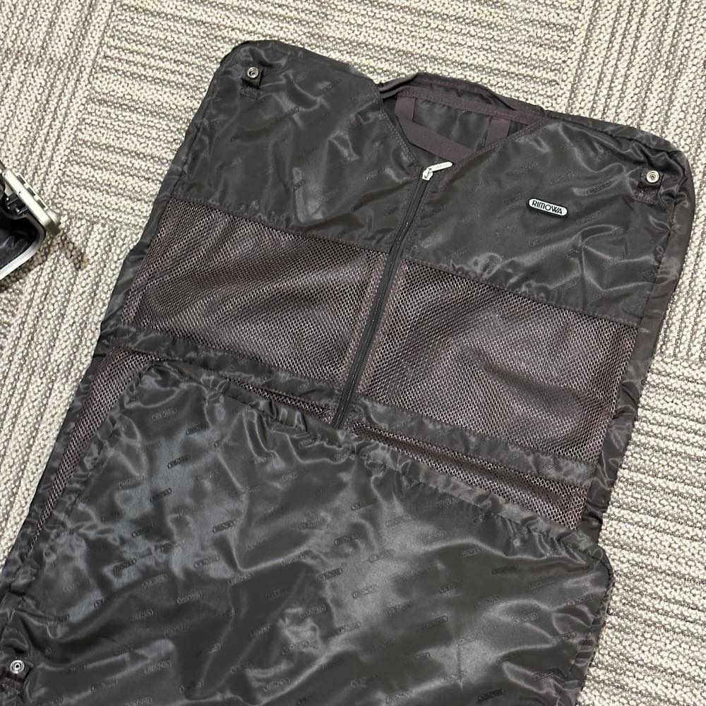 リモワ　トパーズ チタニウム　中古美品　924.63.03.4-2　64リットル　4輪