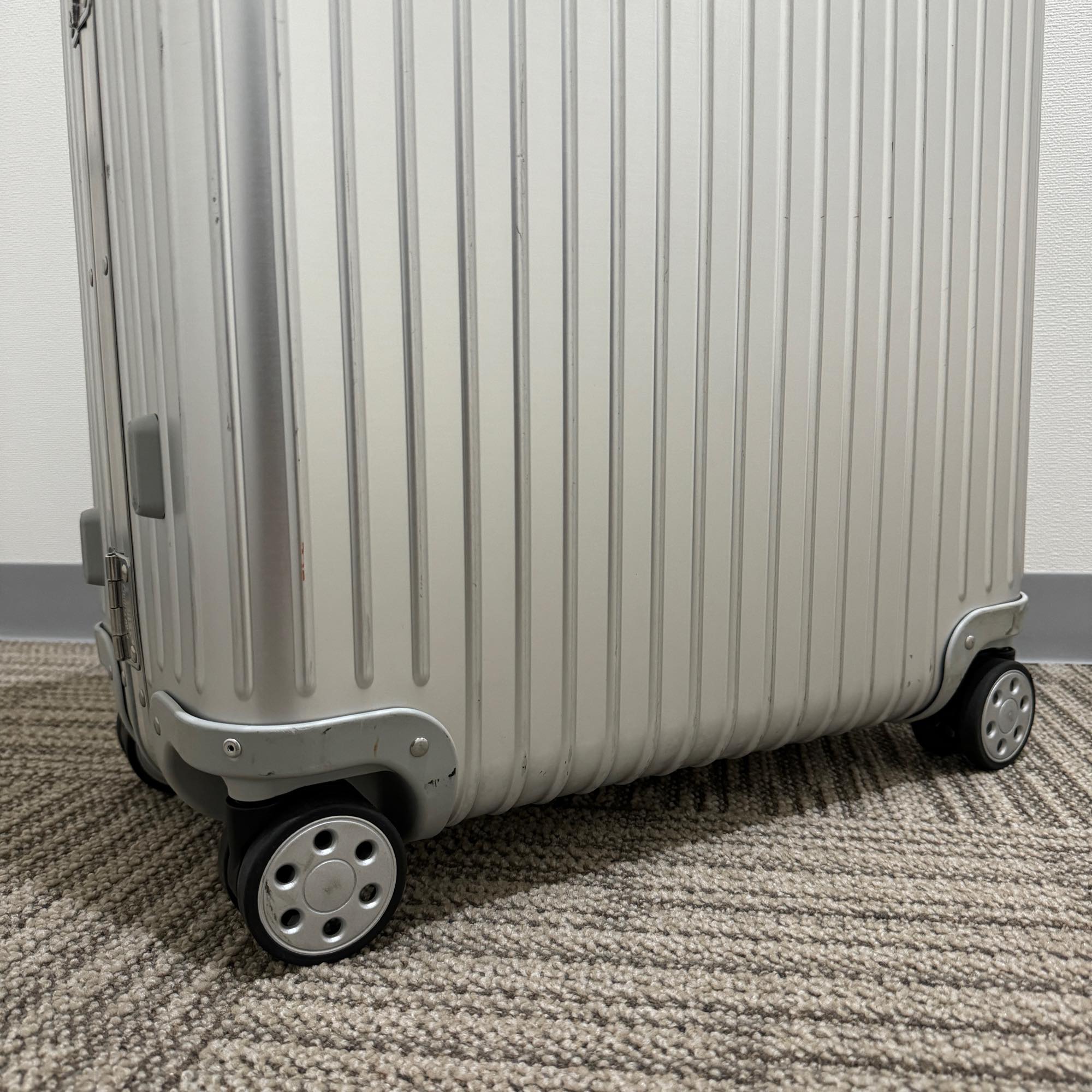 リモワ　トパーズ　電子タグ　中古美品　924.73-2　82リットル　4輪